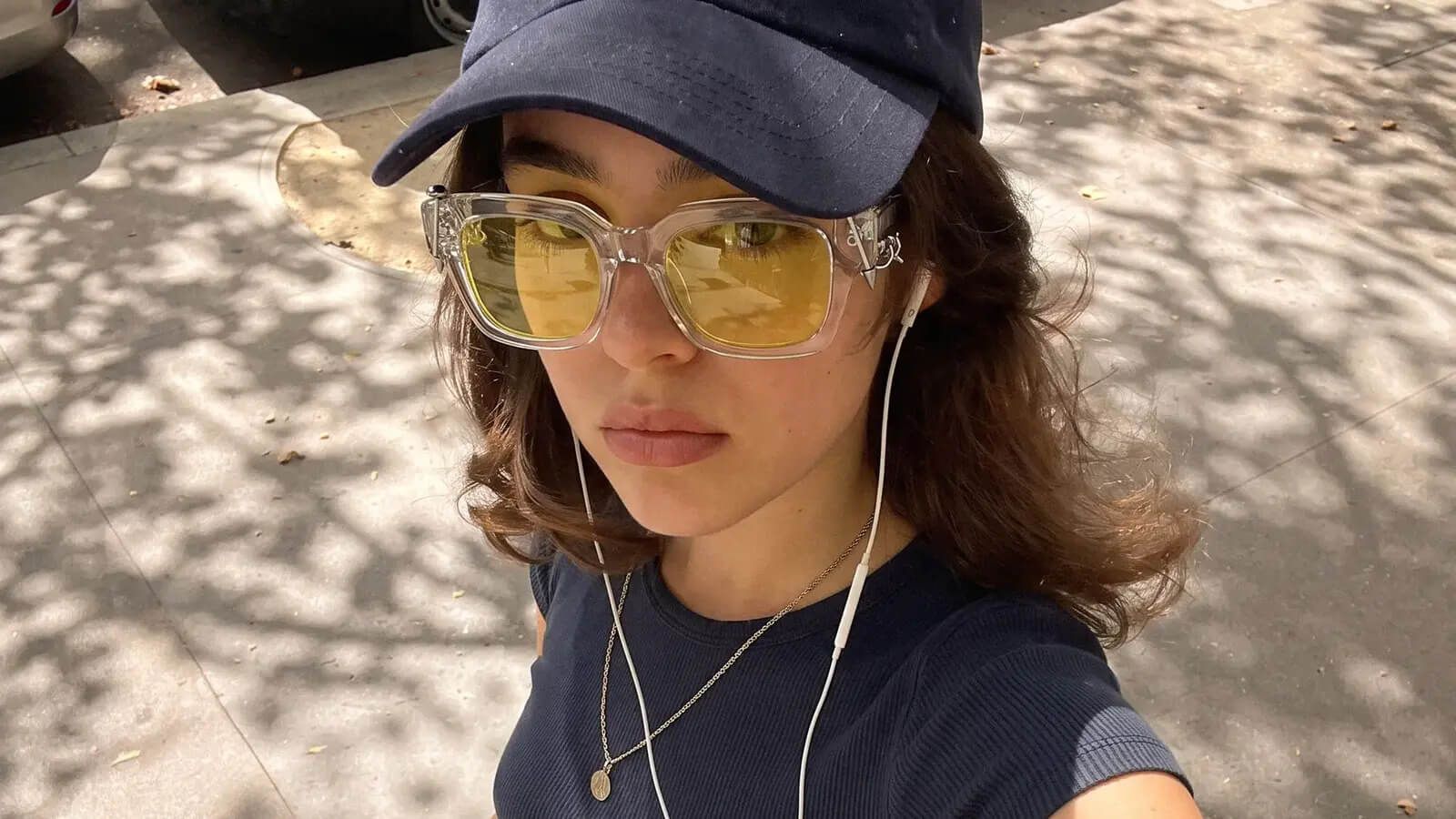 Clean Girl Glasses: Minimalist Style & Anti-Glare