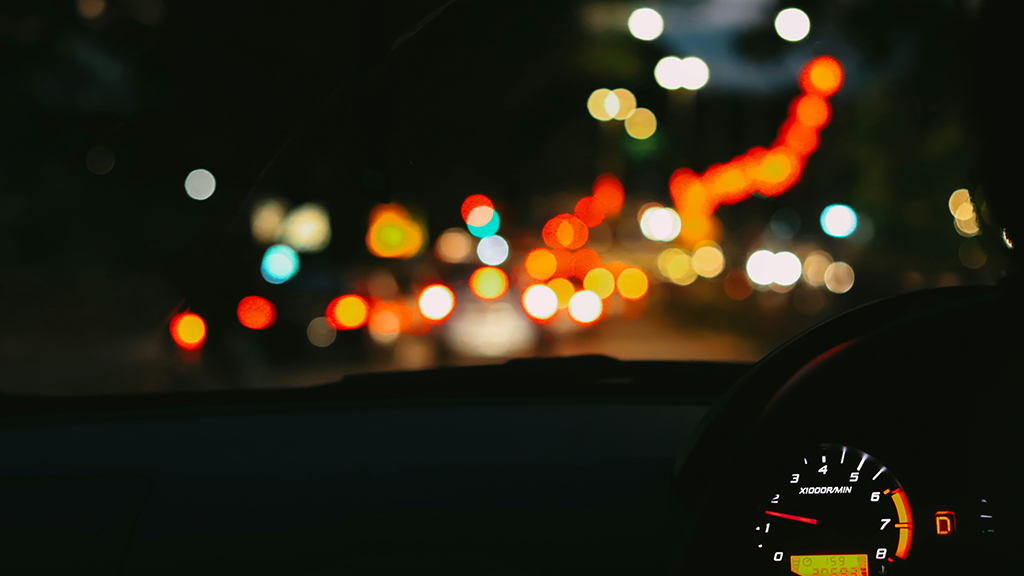 Driving at Night with Astigmatism: Safety Guide & Solutions