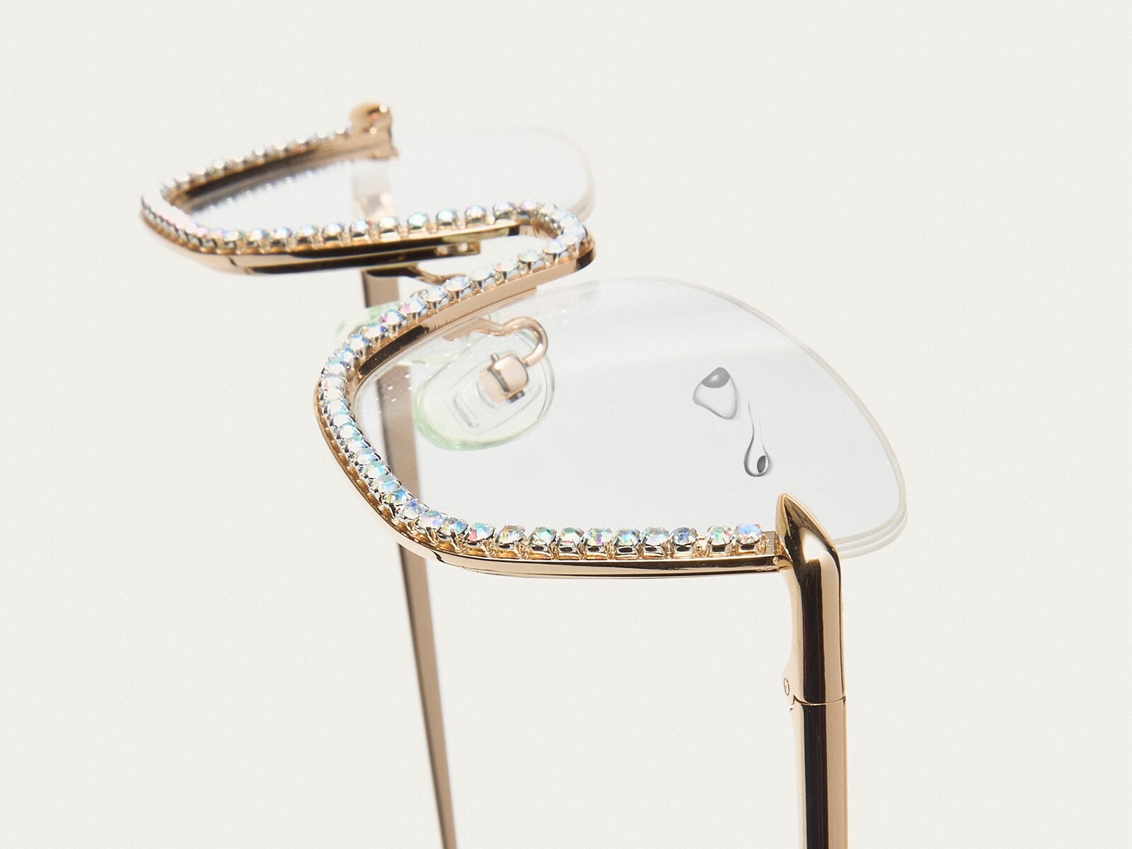 How to Get Super Glue Off Glasses Lenses Without Scratching Them?