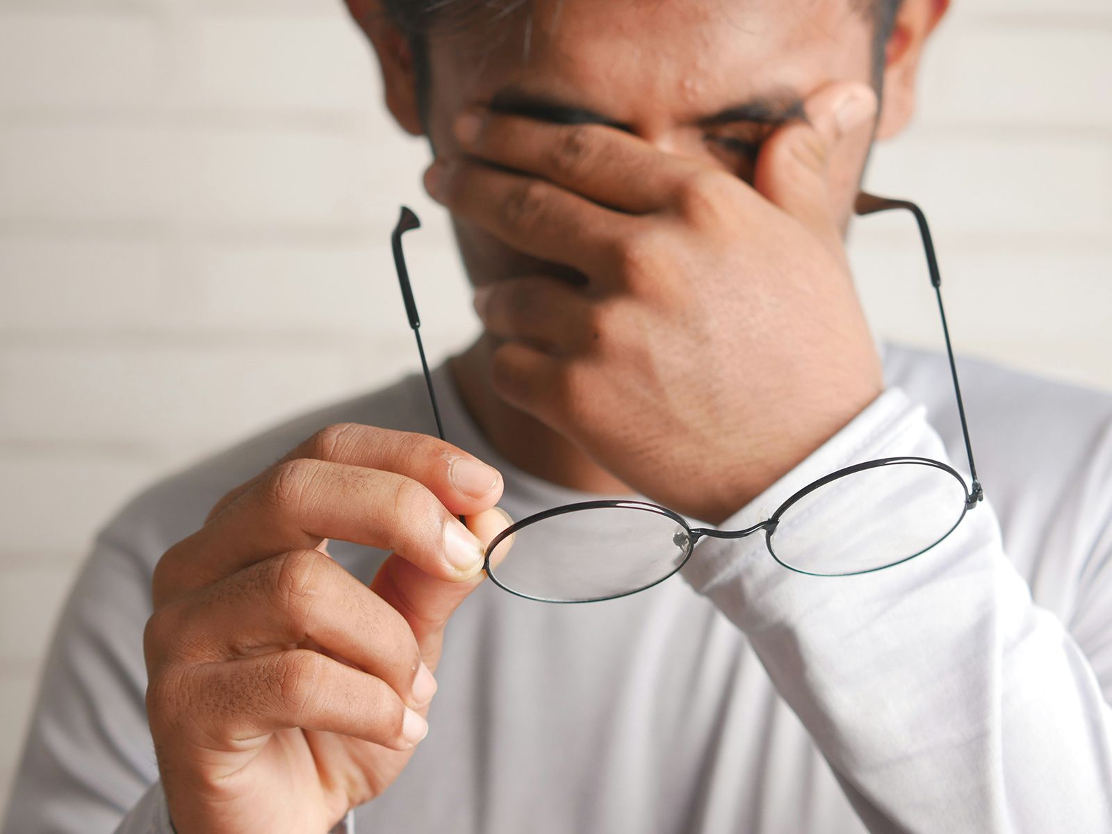 Photophobia: What should we do when our eyes are "afraid of light"?