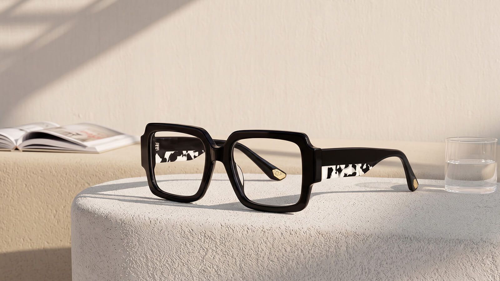 Chic Black and White Glasses: A Classic Yet Trendy Choice