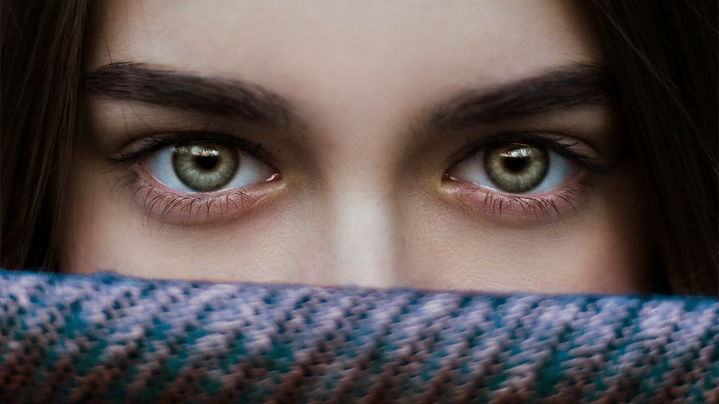 Ultimate Guide: What Color Glasses Make Hazel Eyes Truly Pop?