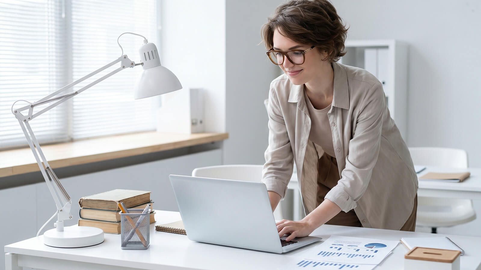 The Frame Effect: What Your Glasses Signal in Big Meetings