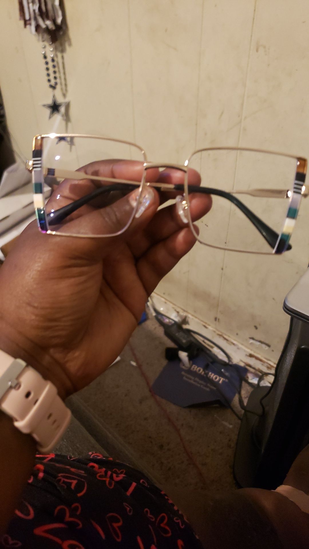 Vooglam review from Tiffy: square frames