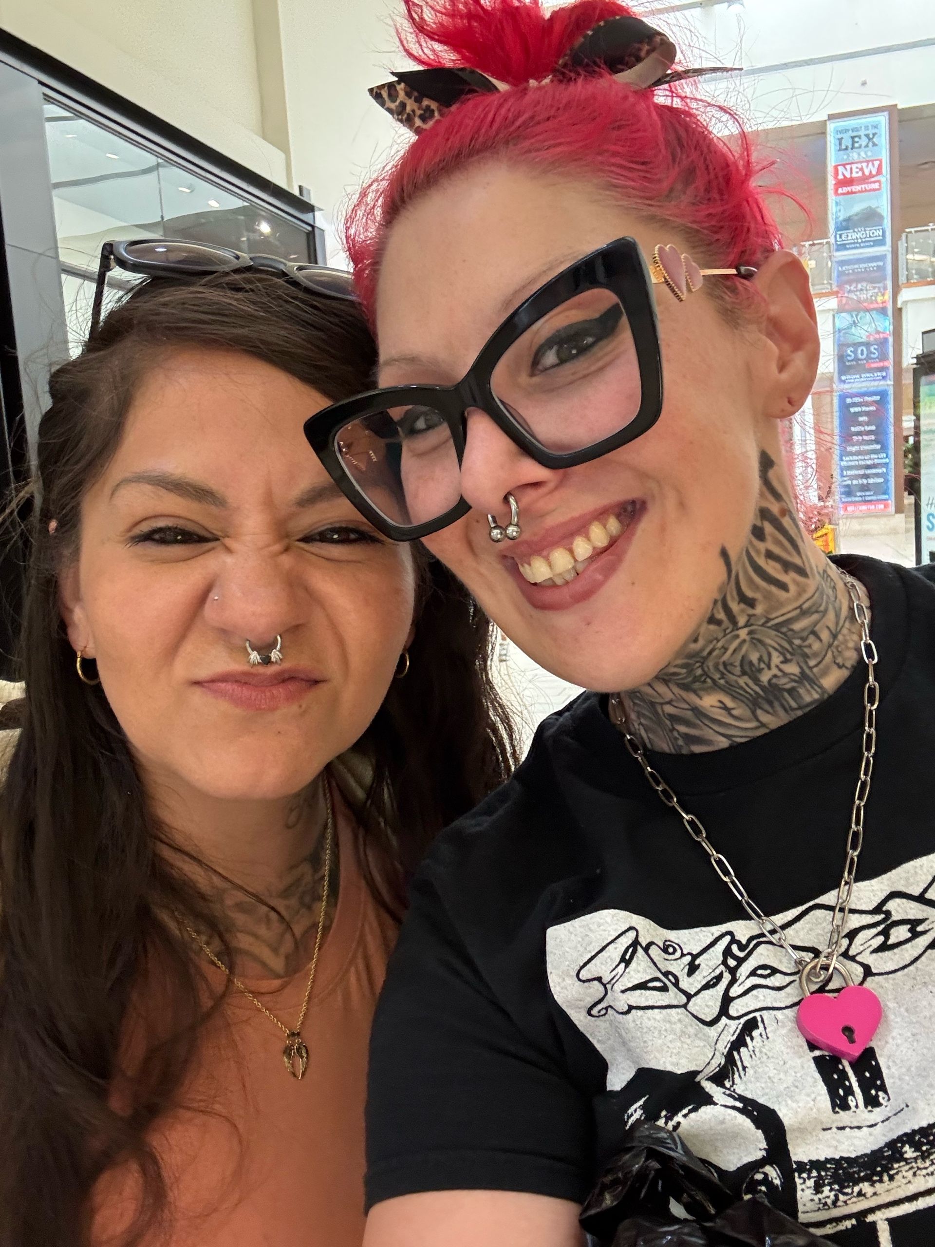 Vooglam review by Ashley on Lacretia: sleek - Image 1
