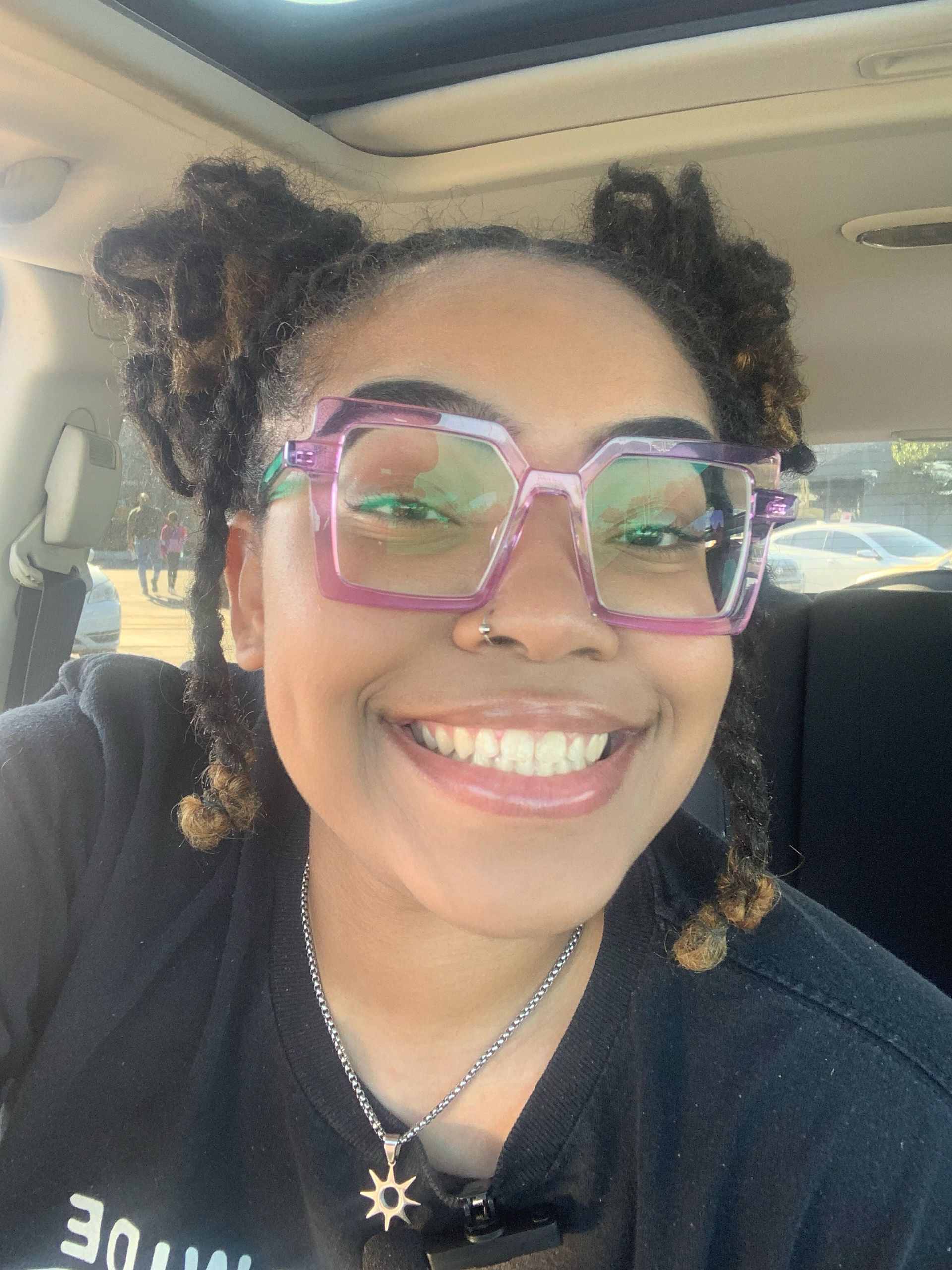 Vooglam review from Kyndl: Bold, Classy & Cute!