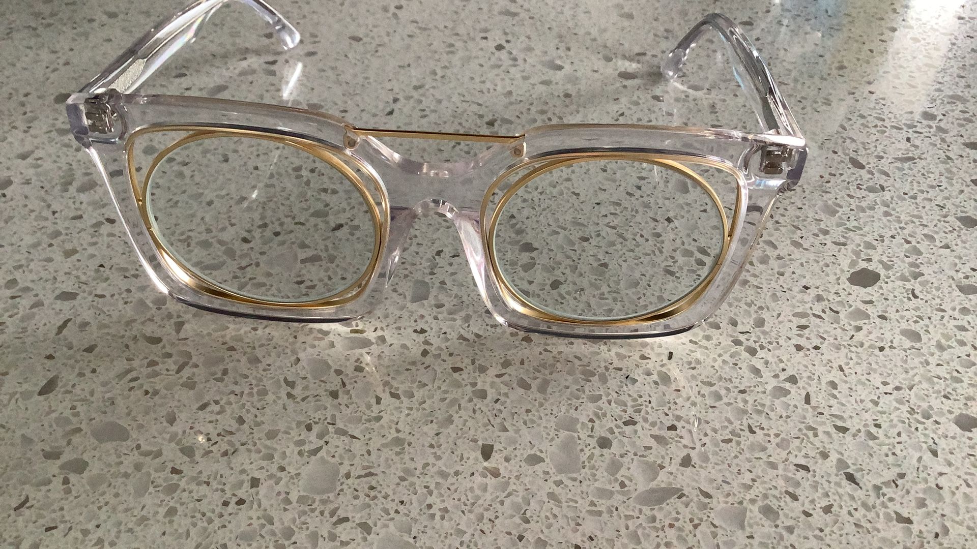 Vooglam review from Jocelyne Desmarais: lunettes Wouah
