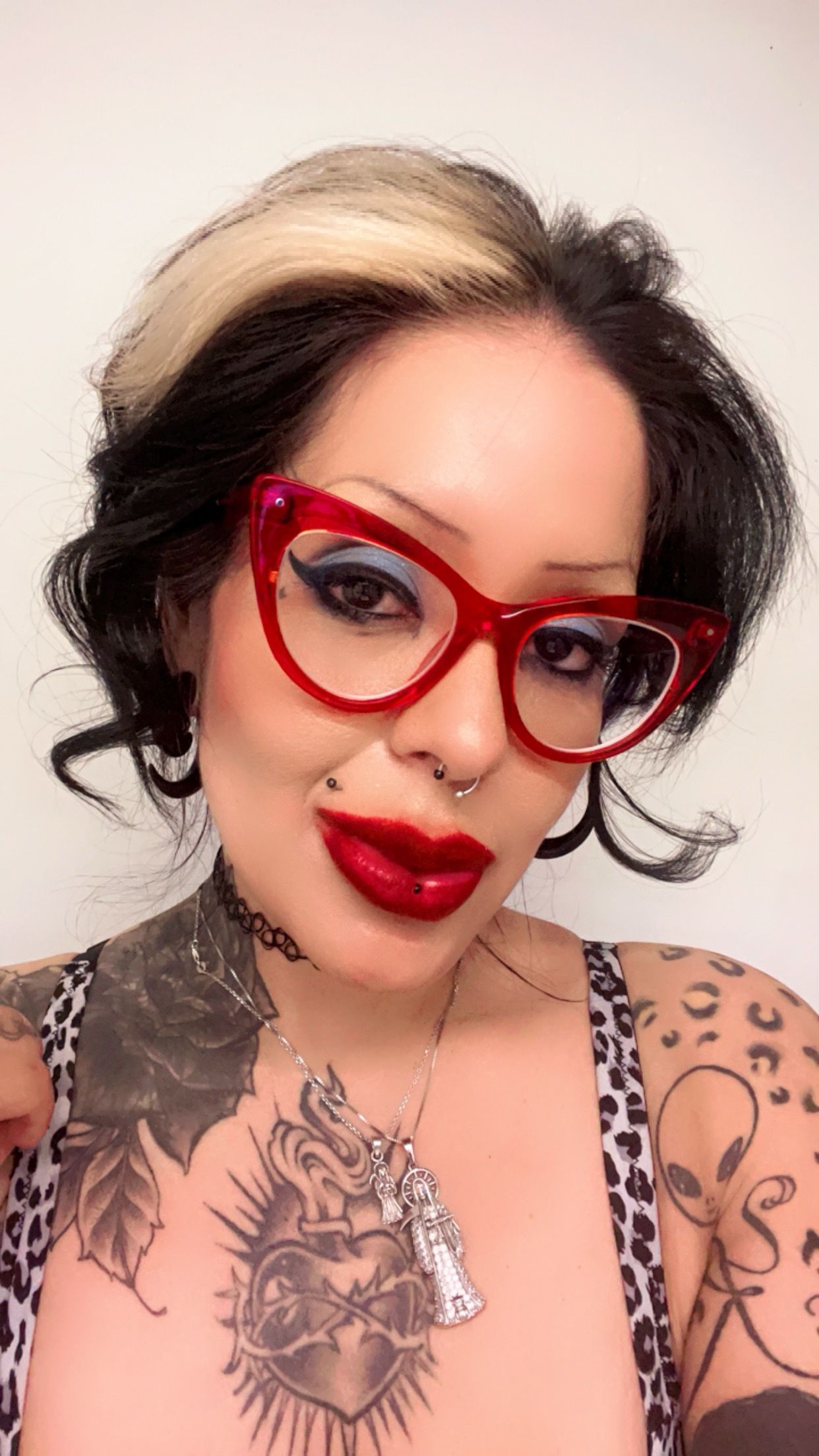 Vooglam review by lily on Akua: Retro Red - Image 1