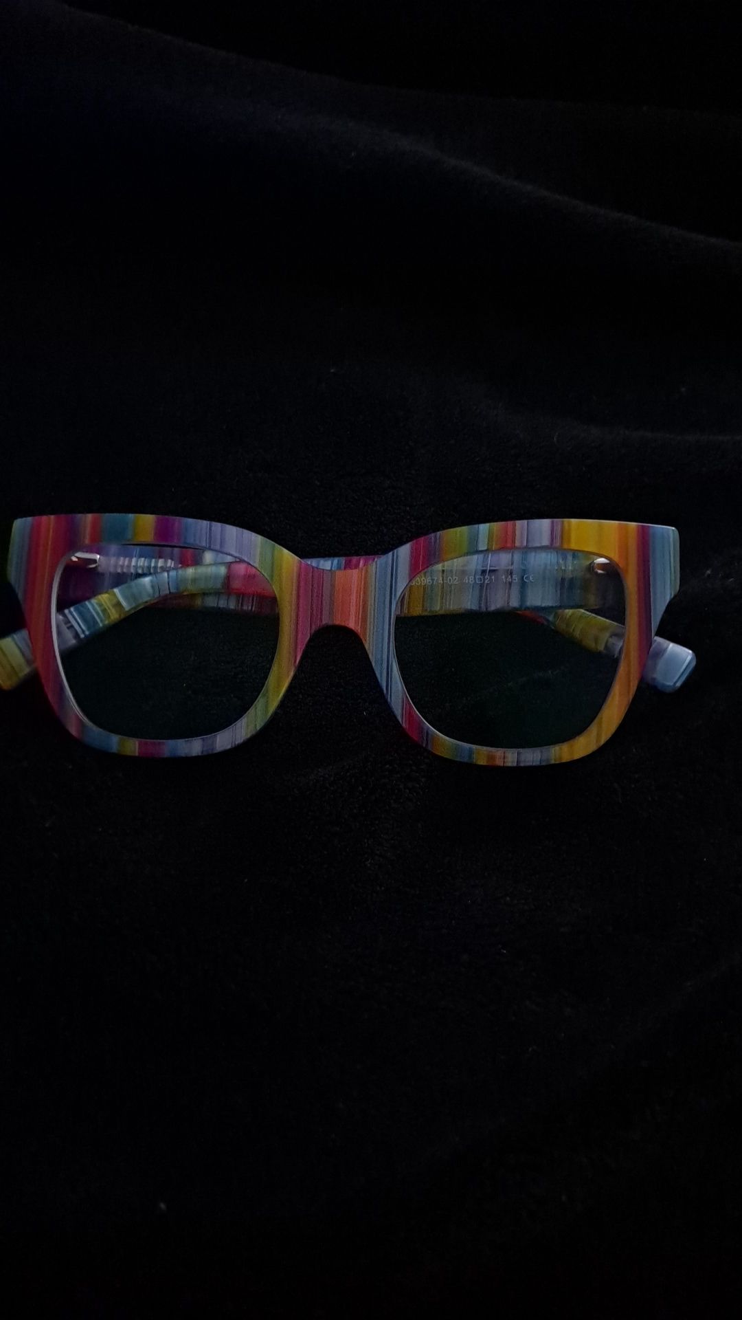 Vooglam review from Angel: Colorful