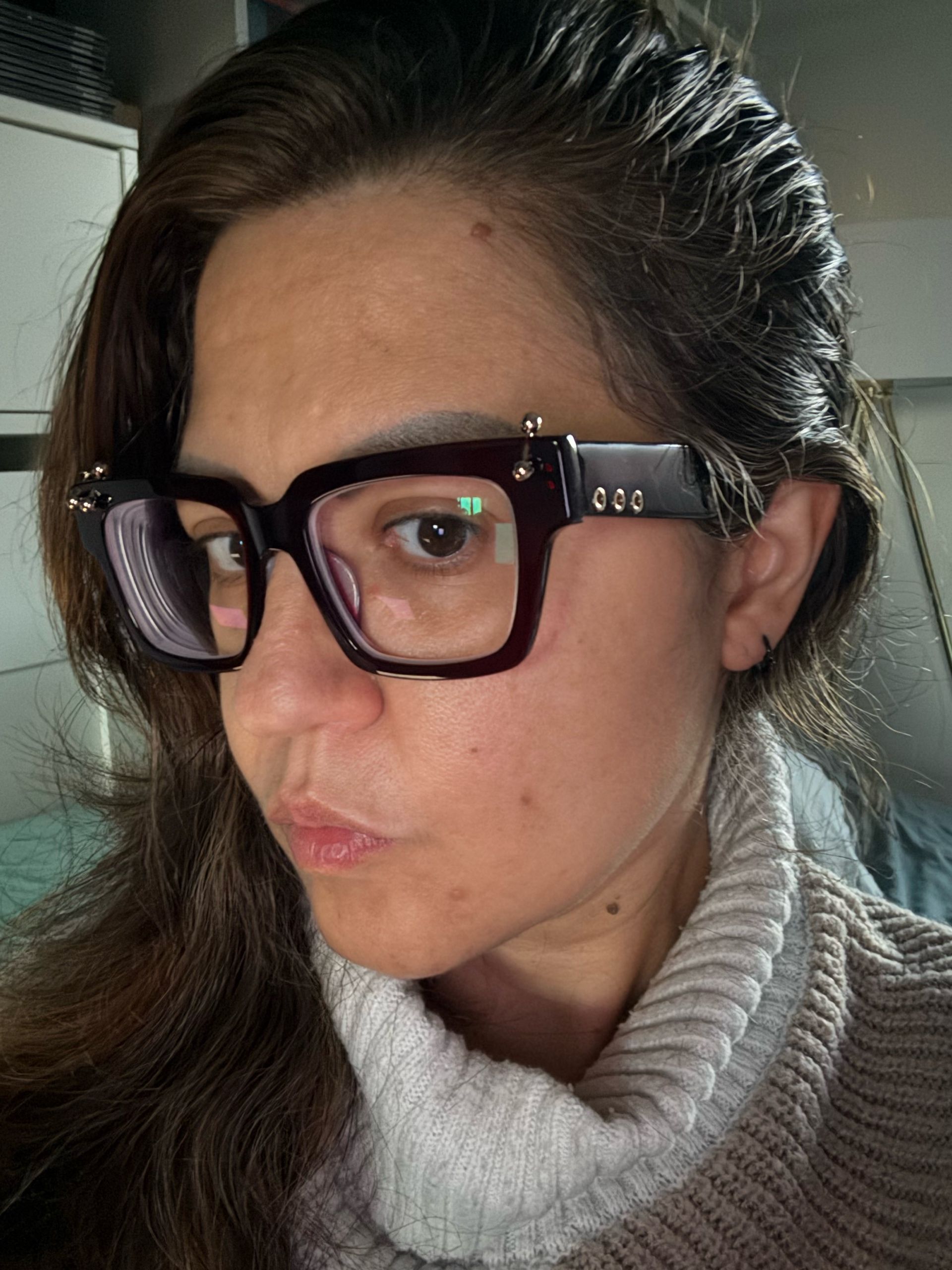 Vooglam review from gaia: round black rouge