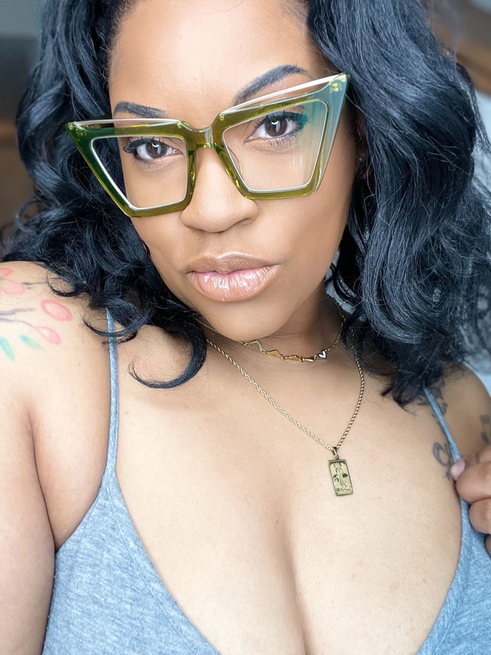 Vooglam review from Porsha G: love this frame