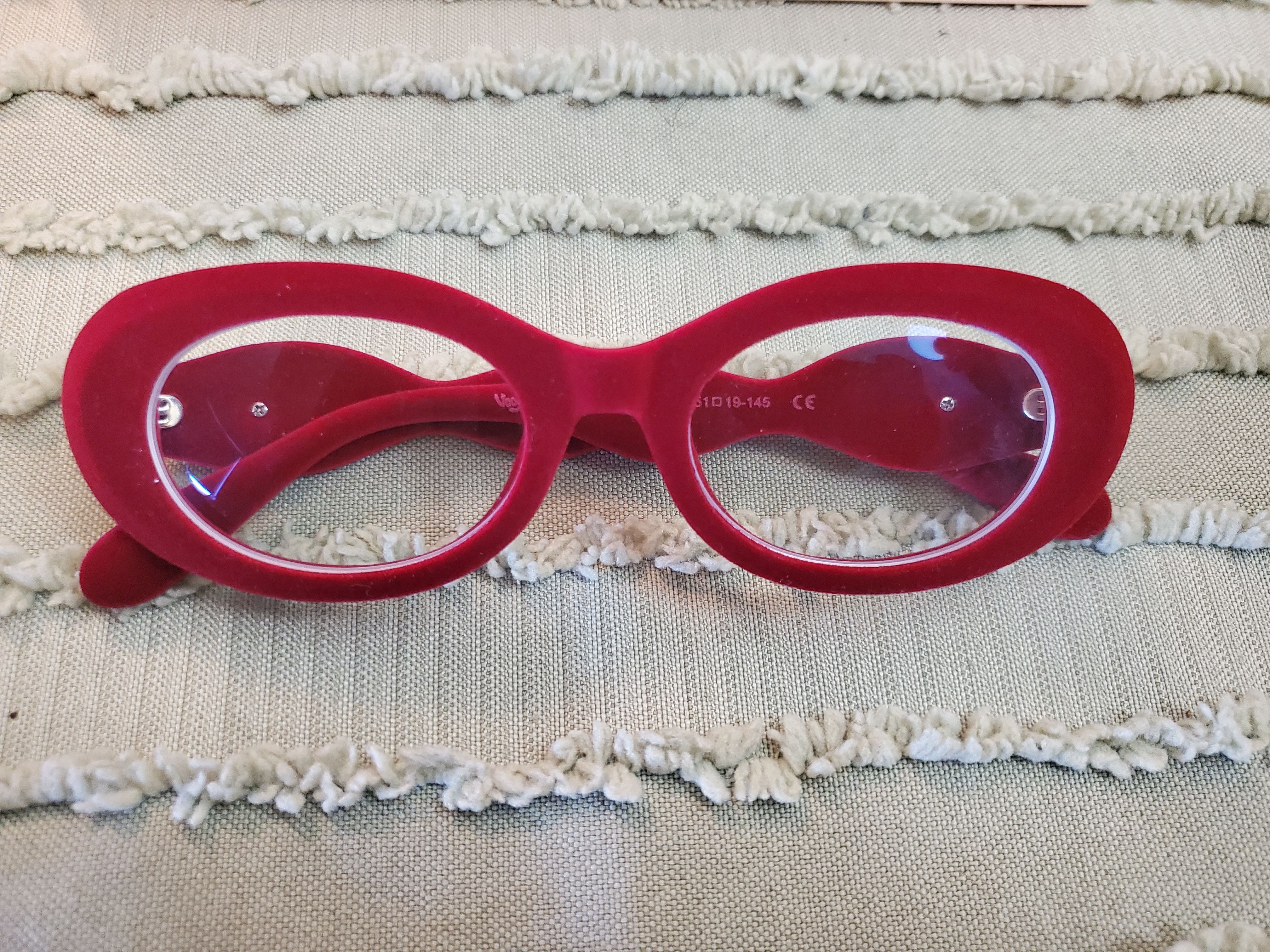 Vooglam review by Estoria on Royale: UNIQUE! - Image 1