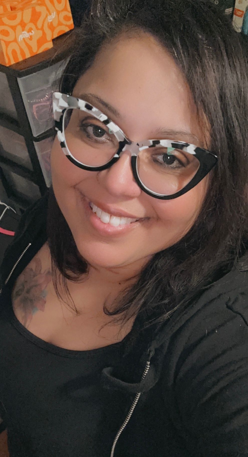 Vooglam review from Jovi: B&W Cateye