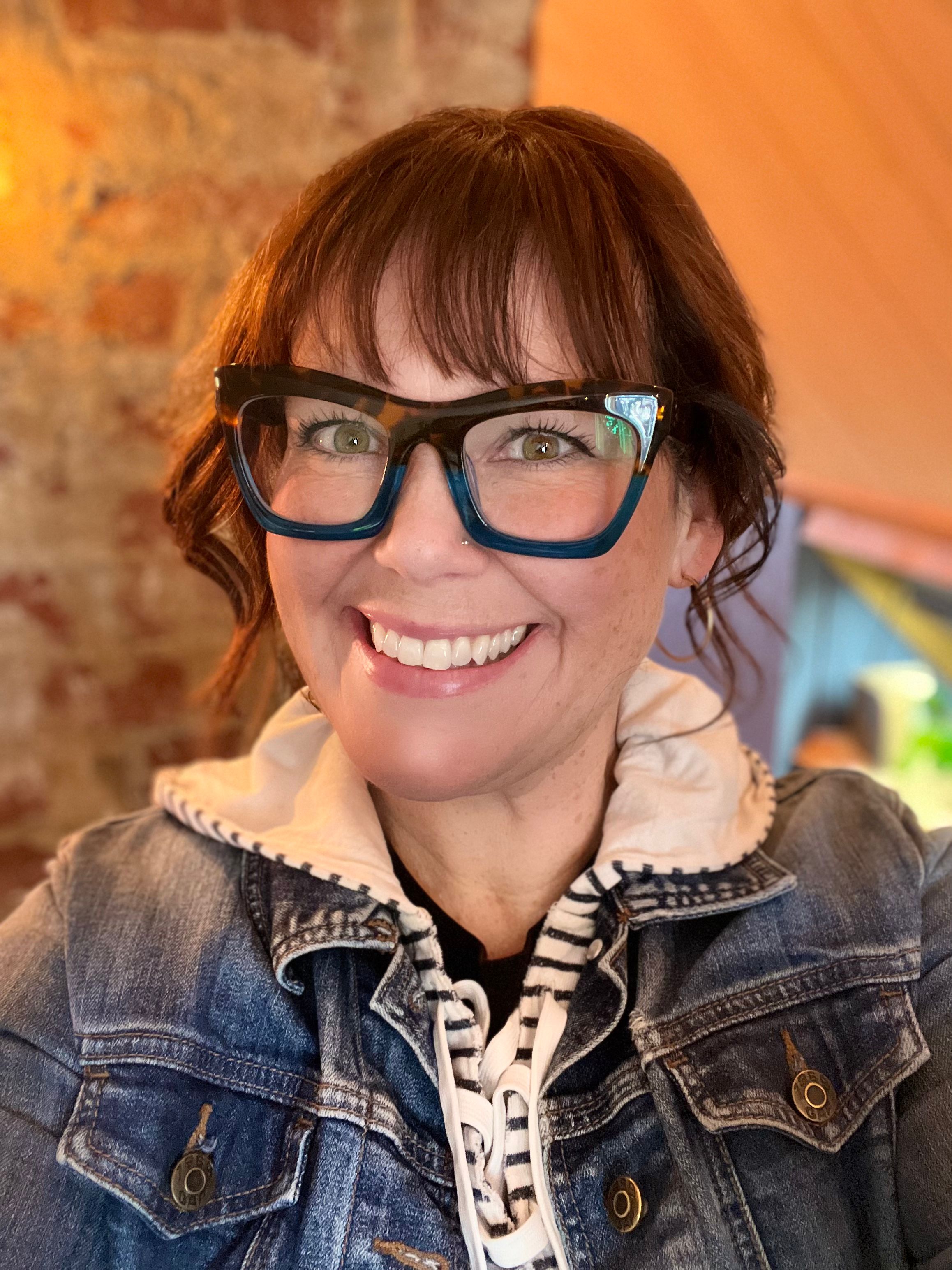 Vooglam review from Nicole: I LOVE these frames! If I’m feeling blah I out these on and they perk up my whole look!! They are unique and make bold statement!