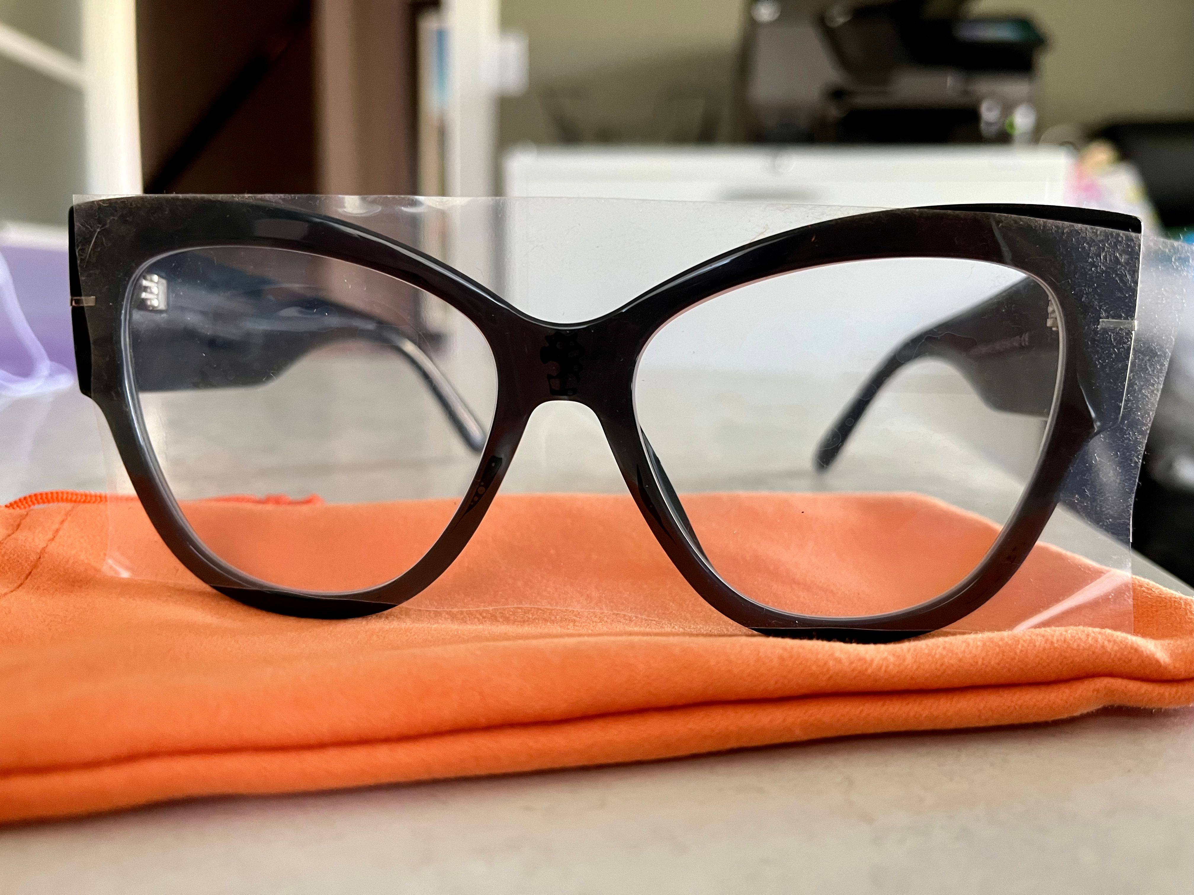 Vooglam review from Jojo: Chic eyeglasses