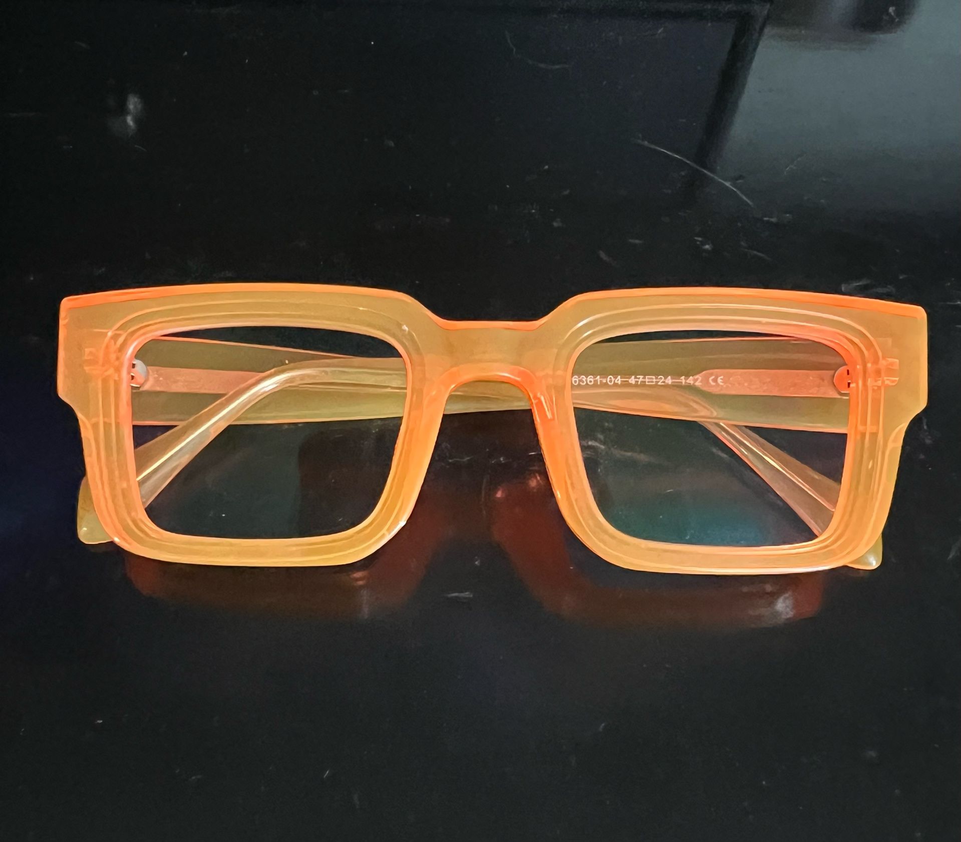 Vooglam review by Zina on Cherie: very colorful fun summer pair - Image 1