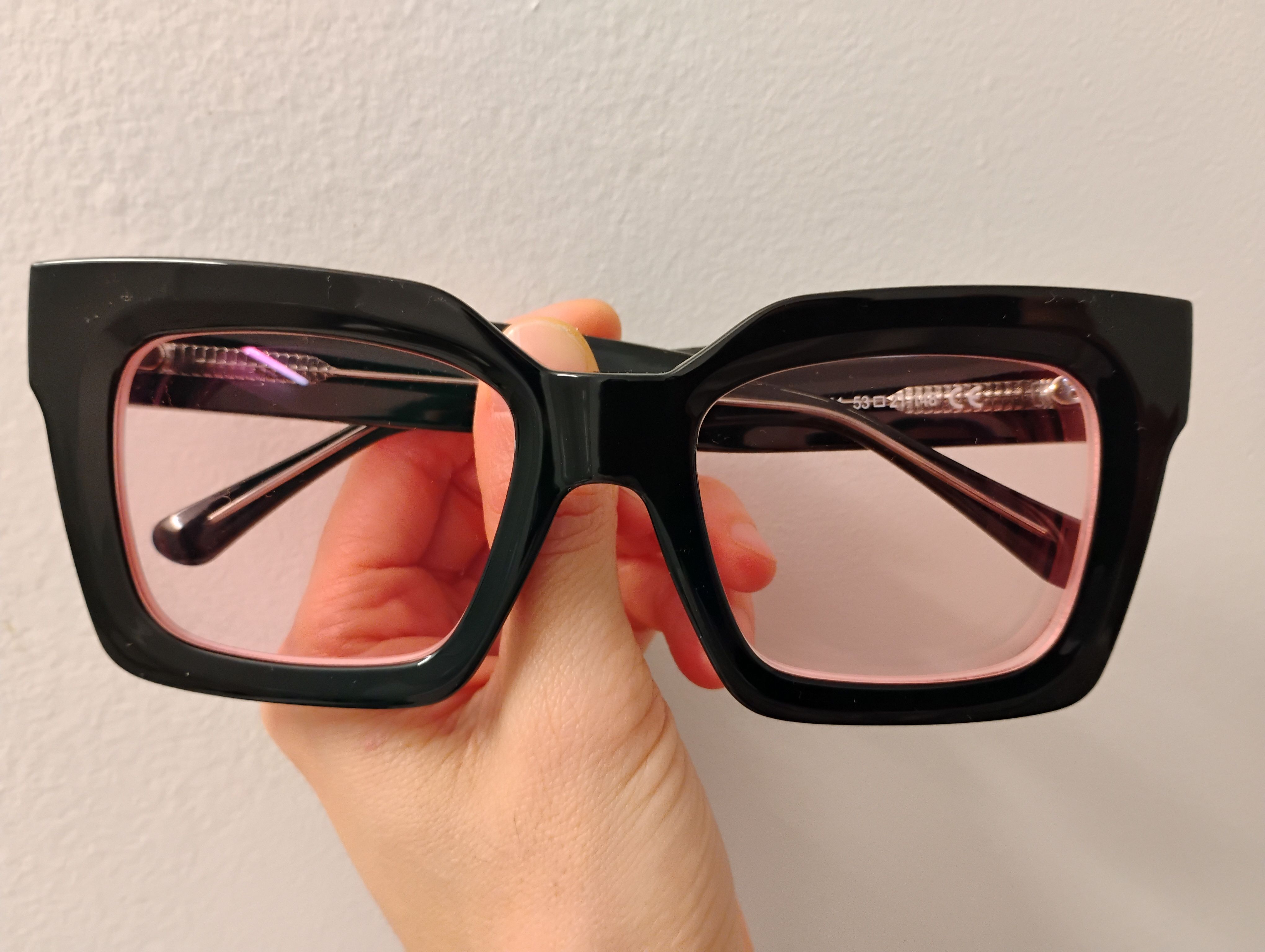 Vooglam review from Goggle Oggler: Light red tint