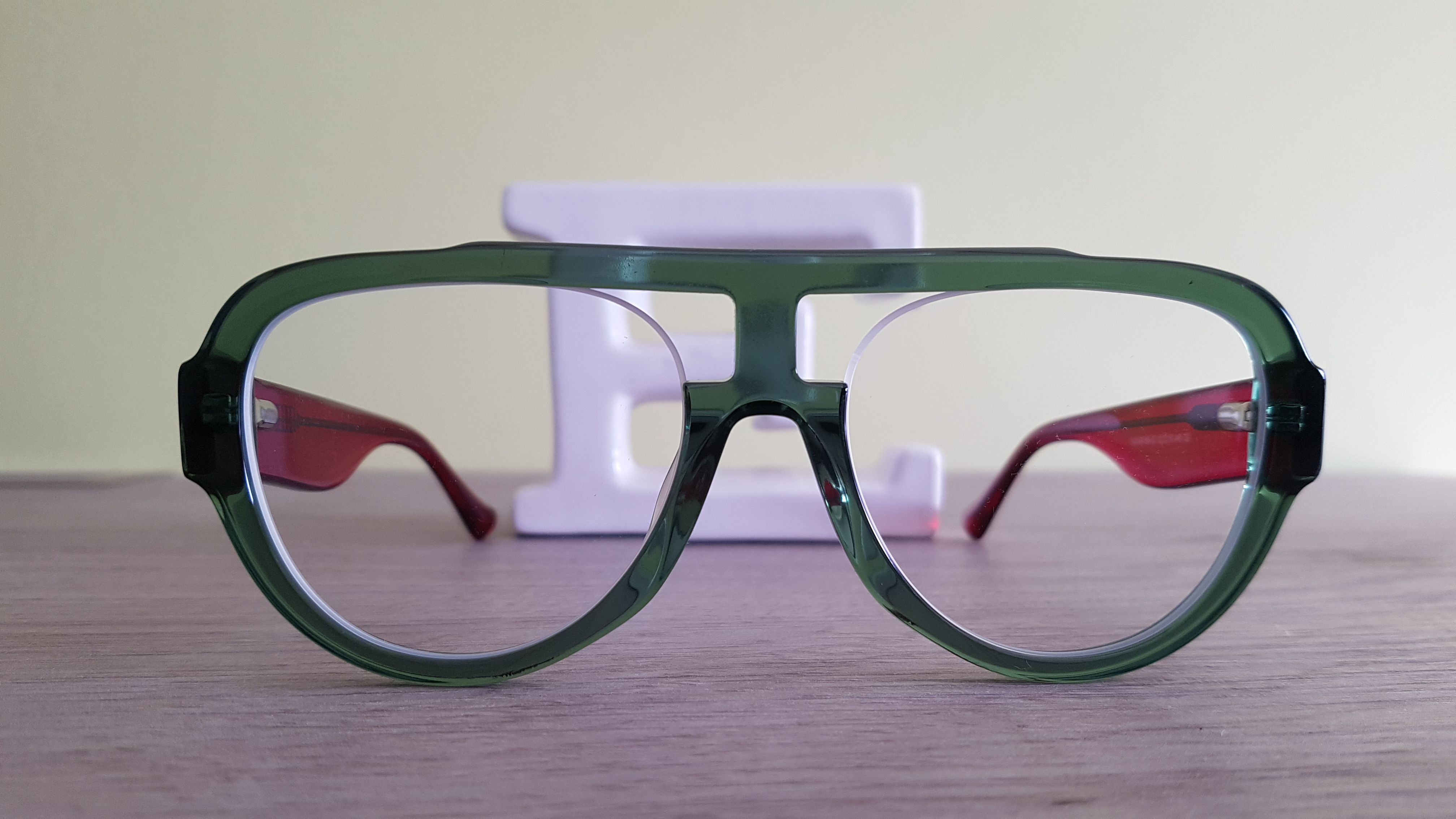 Vooglam review from Thomas G.: interesting glasses for brave faces