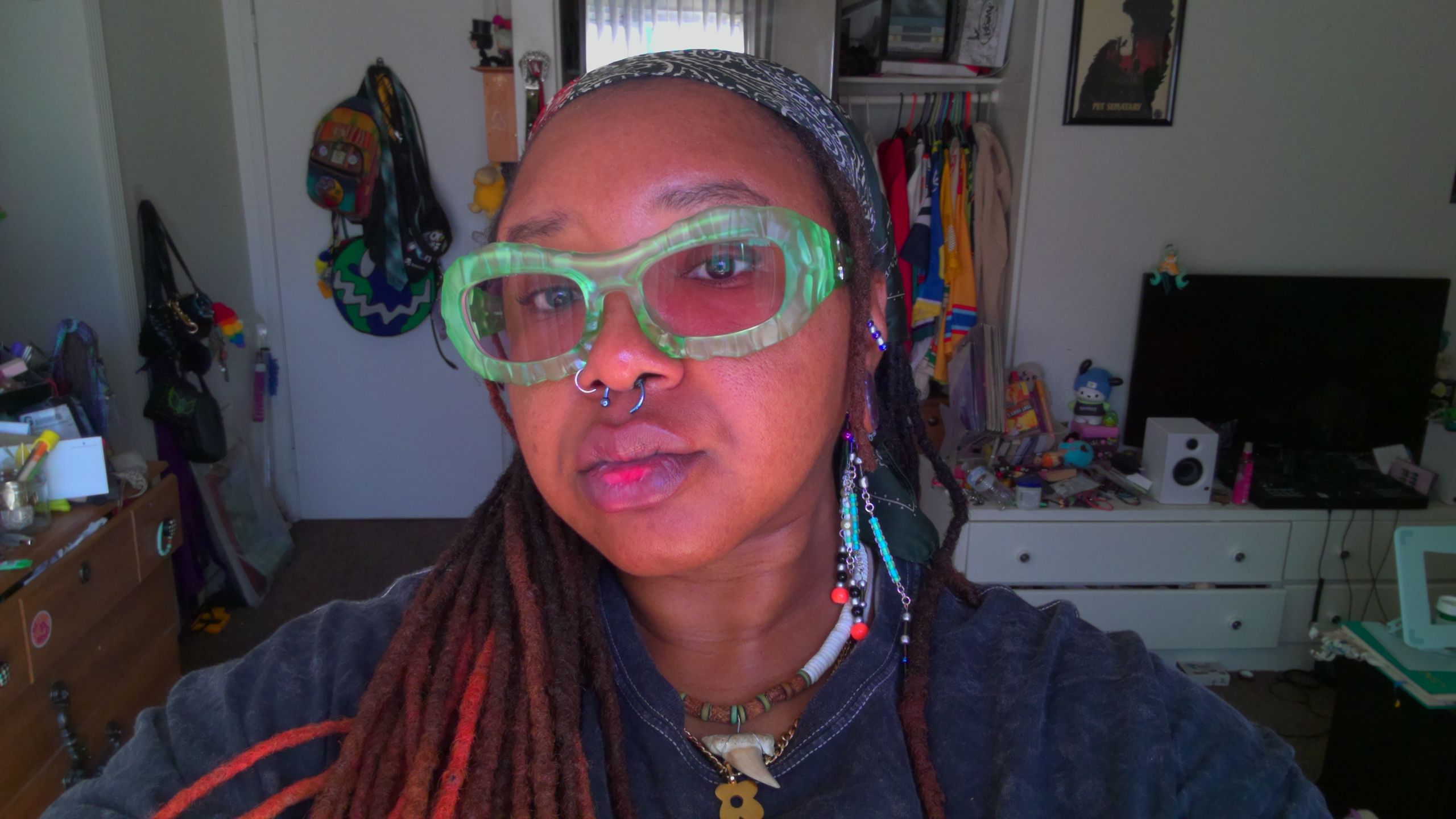 Vooglam review from Dez: Eye Catching