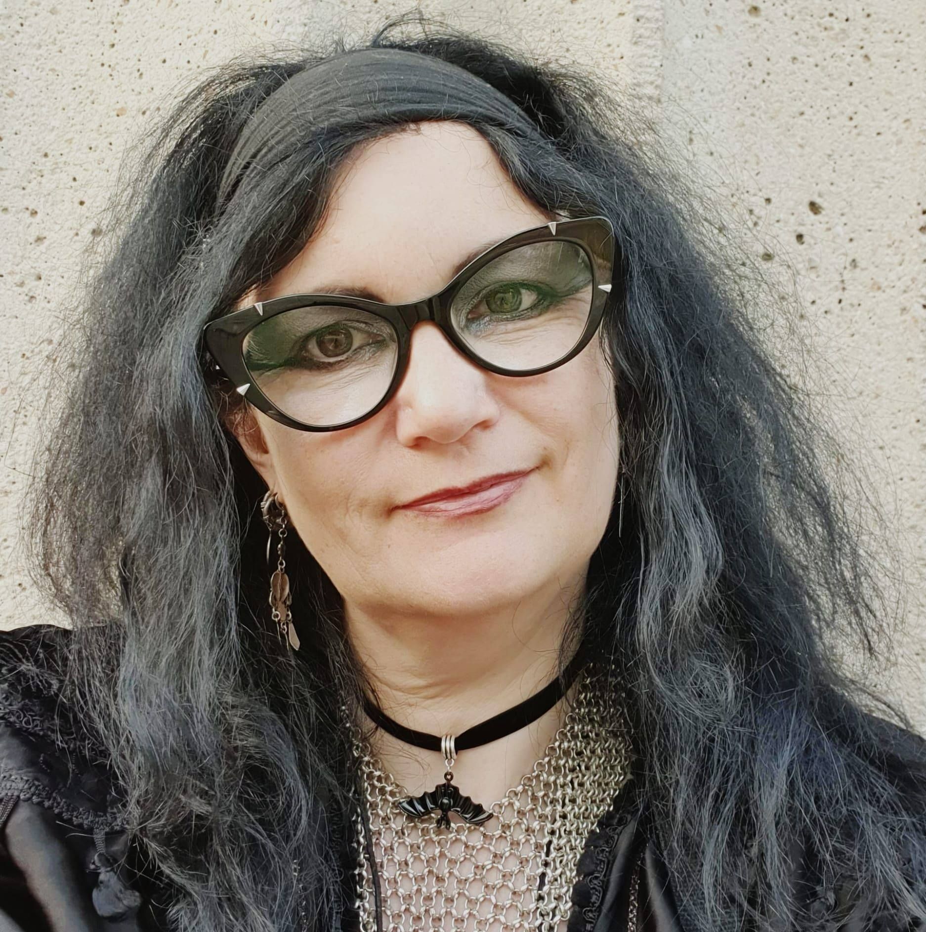 Vooglam review from Jacqueline: made for Goth Girls