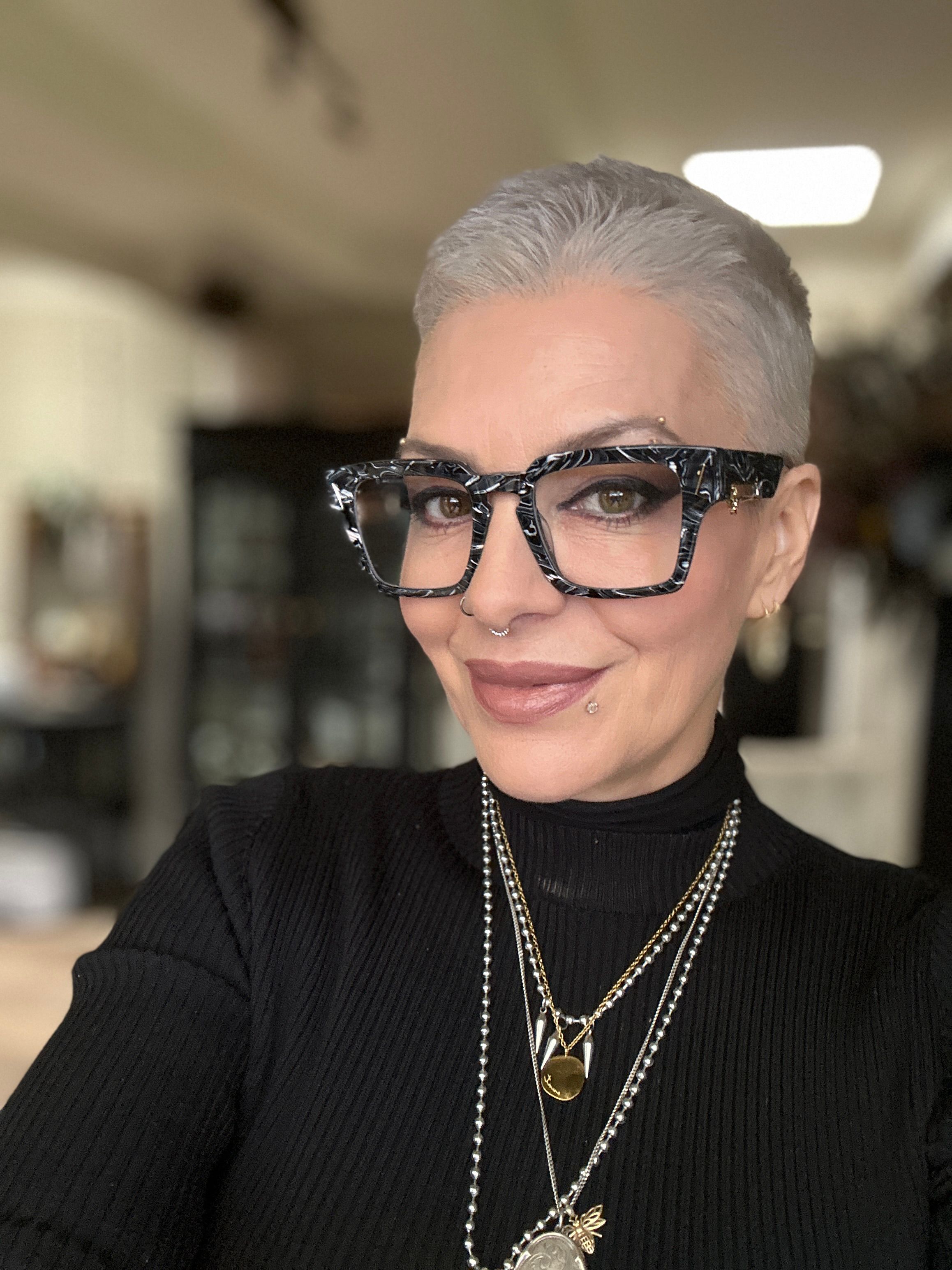 Vooglam review by Liana on Stiletto: Bold and Beautiful - Image 1