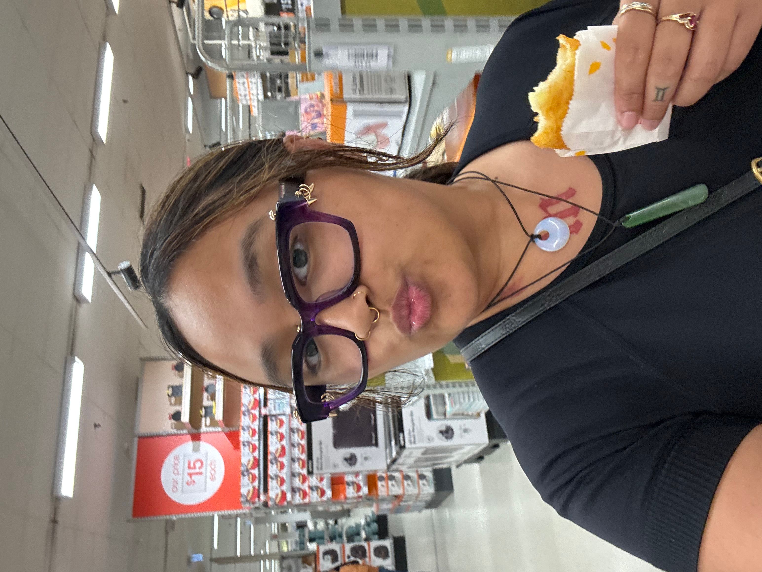 Vooglam review from Miranda: These glasses arw a reflection of my personality