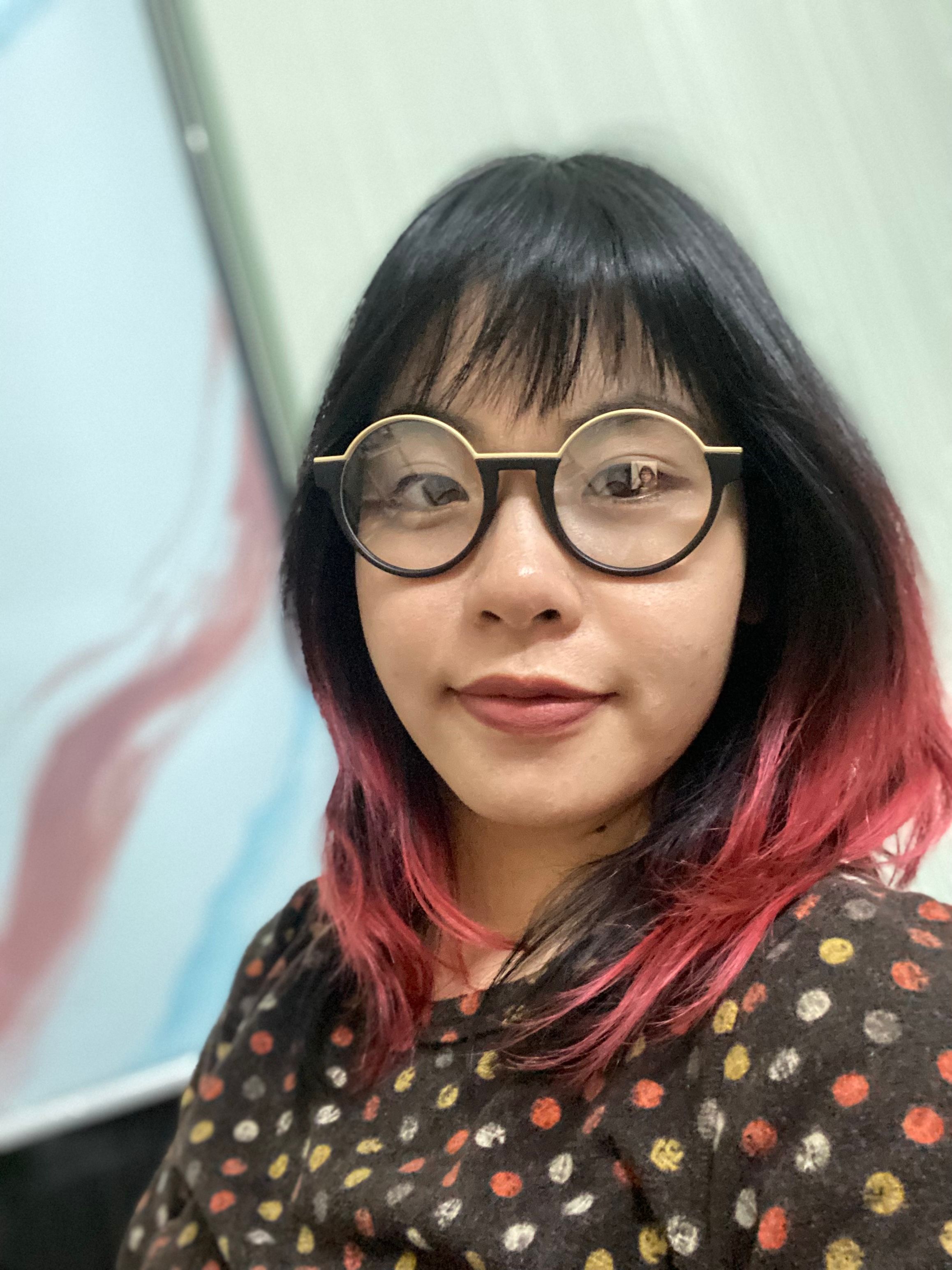 Vooglam review from Phiebe: It feels filmsy and cheap