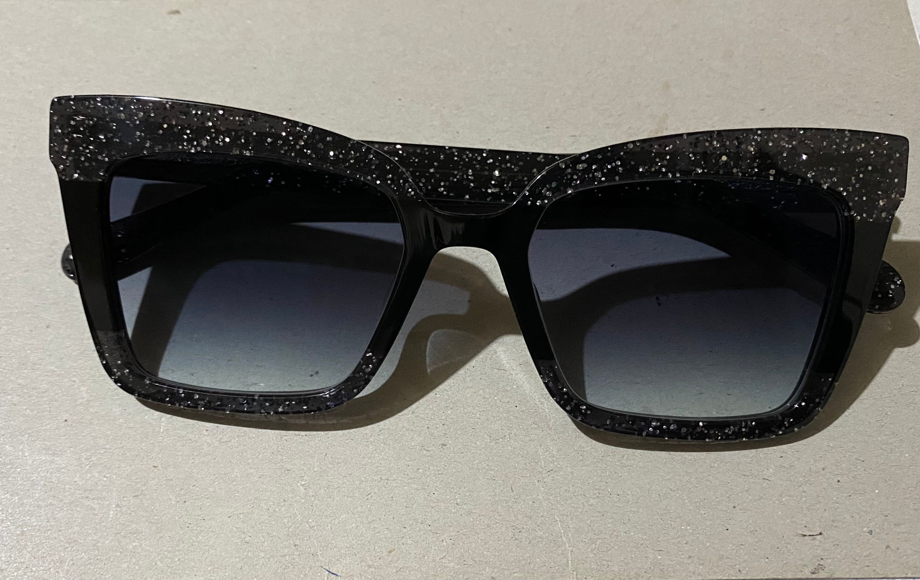 Vooglam review from Anika Dick-Flemming: I love love love this frame I used it with the gradient gray lenses for a sunglasses and it looks gorgeous. Frame quality is sturdy and lightweight, highly recommend