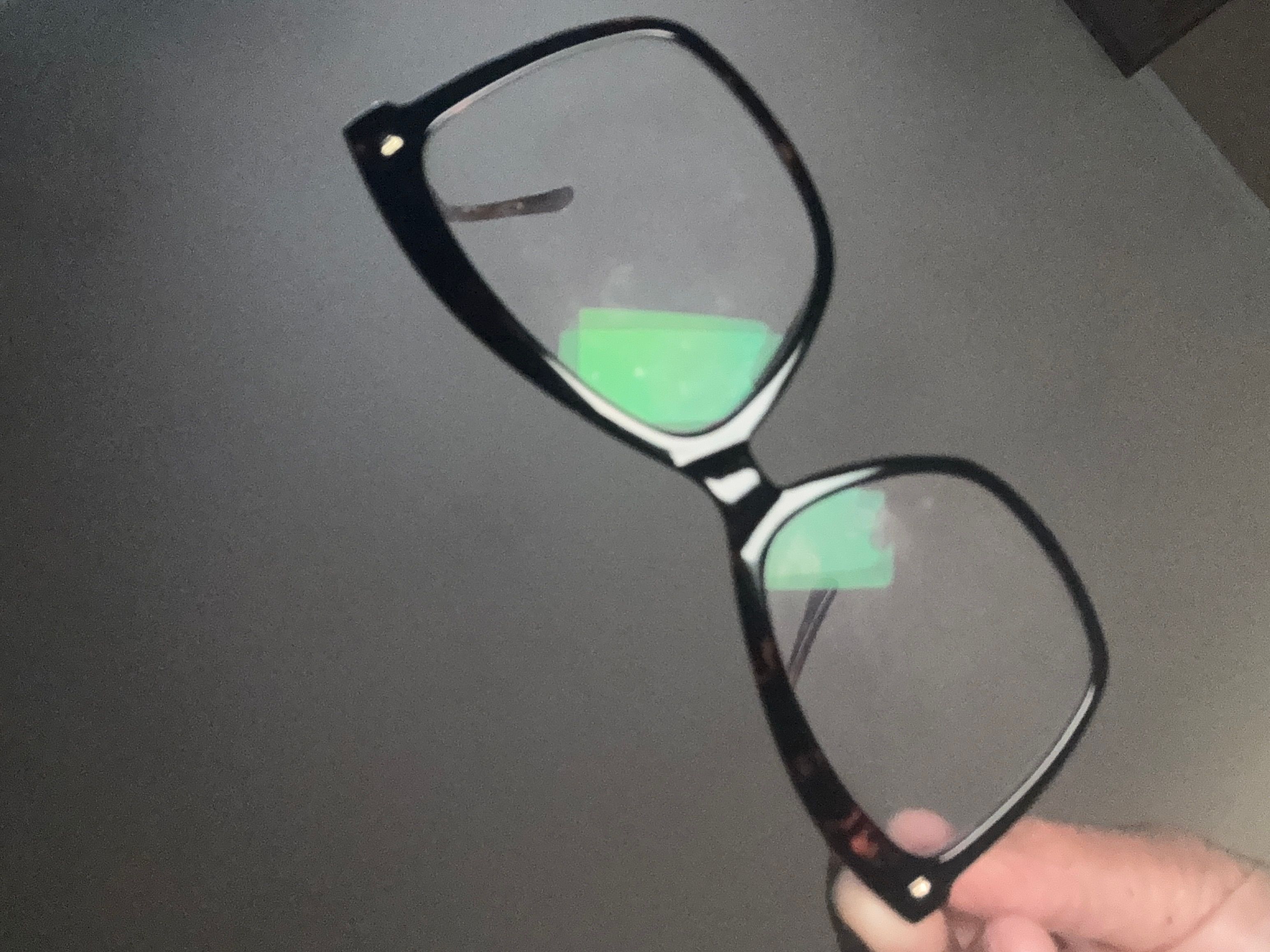 Vooglam review from Vez: Catchy eyes
