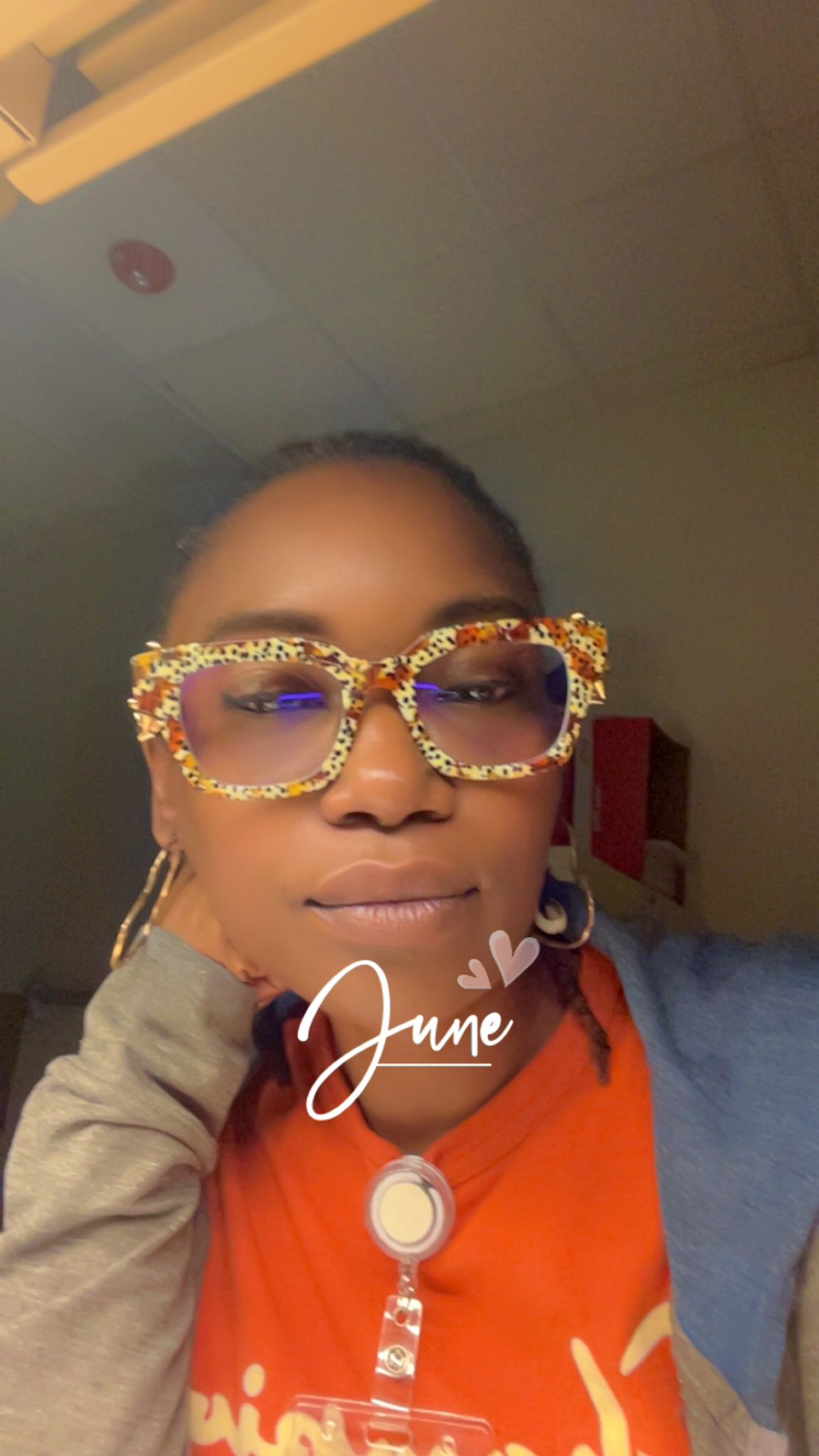 Vooglam review from Latonya: Spoting The Retro style
