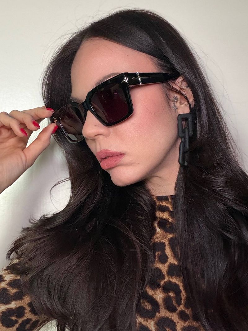 See the real world look of Quiet Command Vooglam glasses