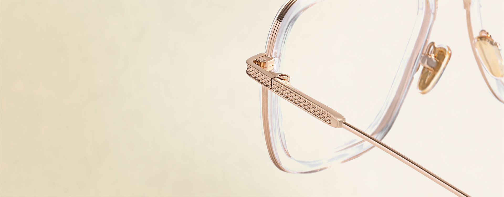 The stylish classic retro spectacles featuring clear frames and intricate embellishments, perfect for timeless fashion.