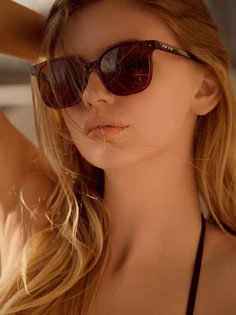 See the real world look of Rivet Mood Vooglam glasses