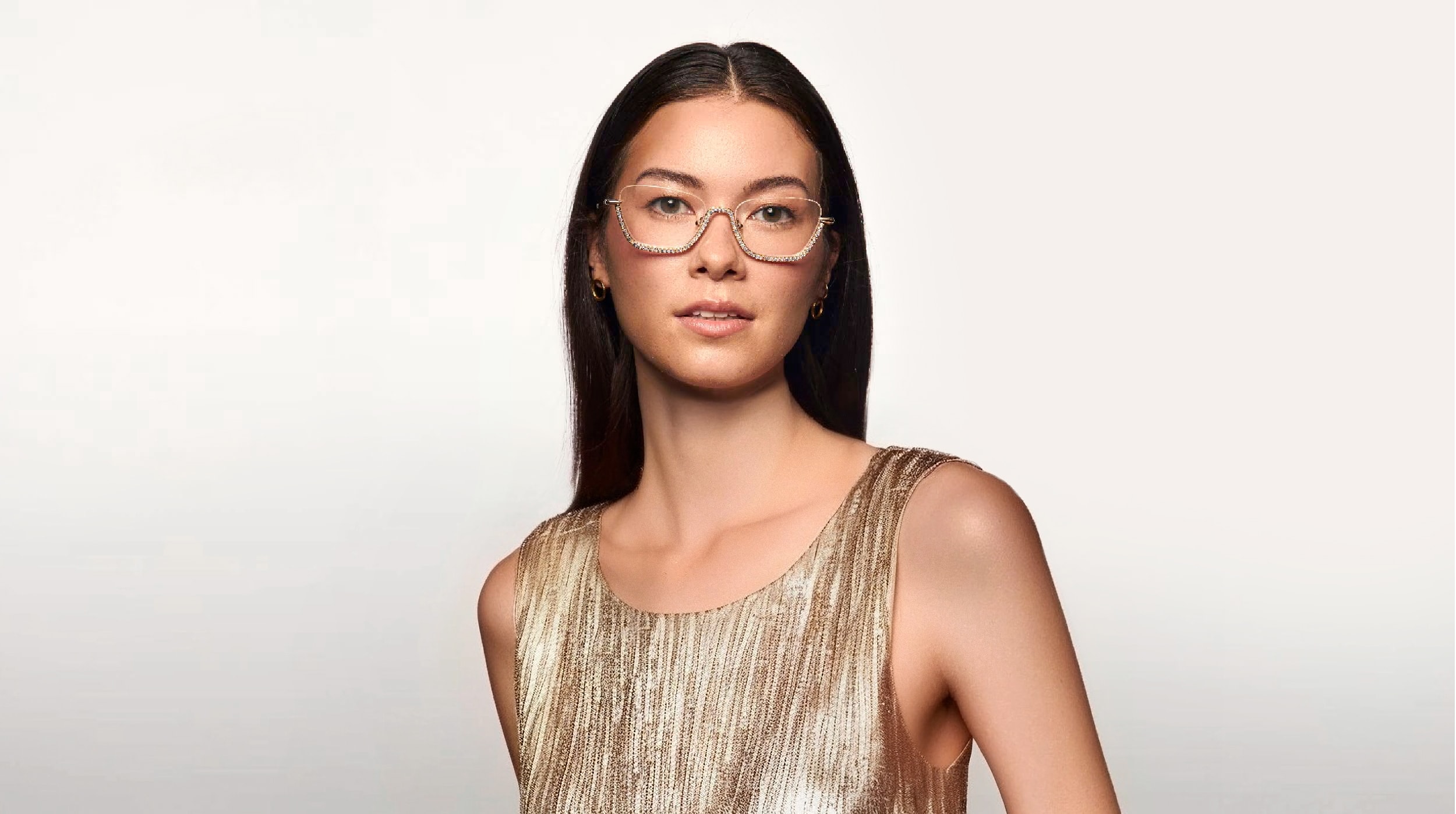 Lady wearing pink tortoise eyeglasses