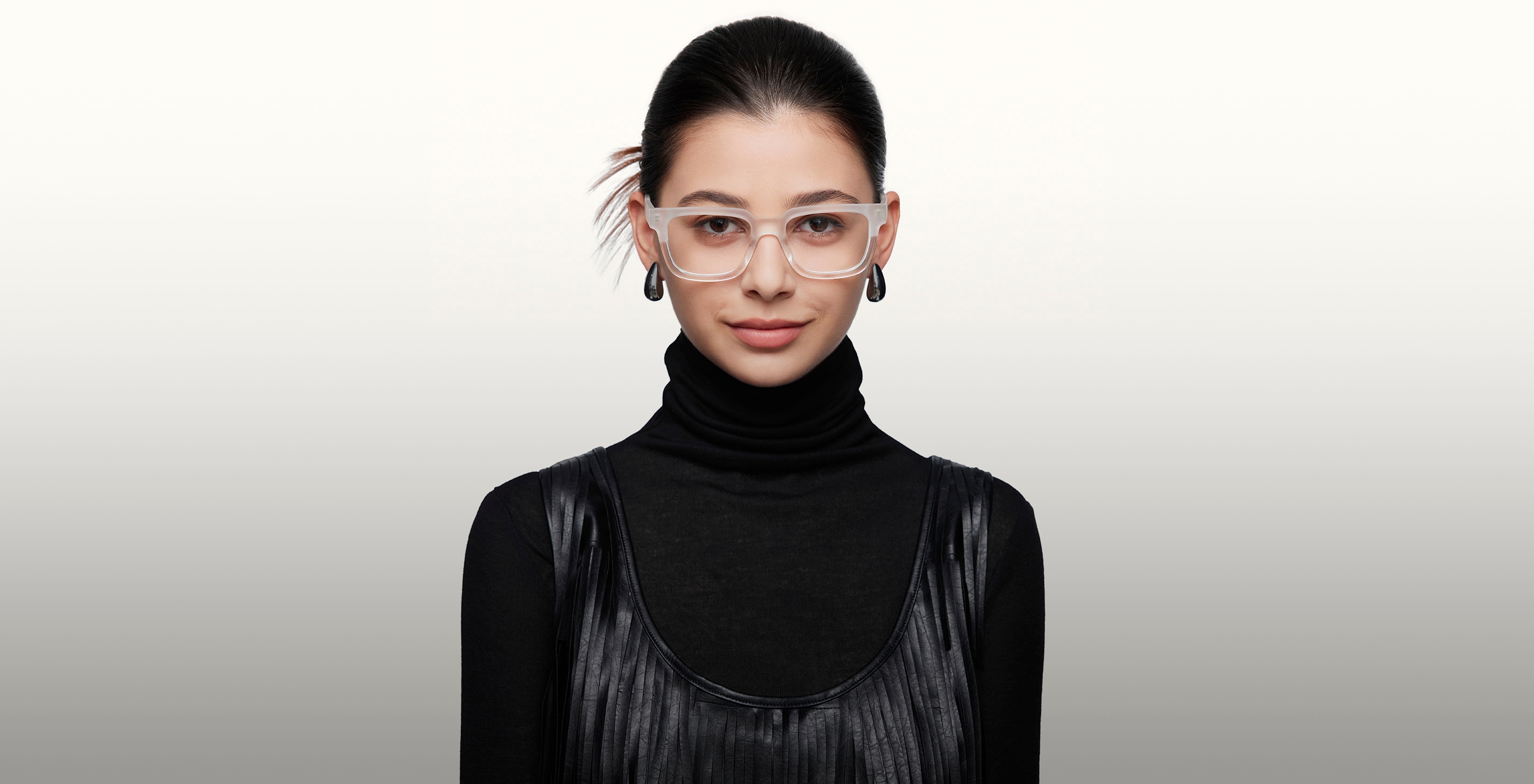 Fashionable glasses frame with distinctive look