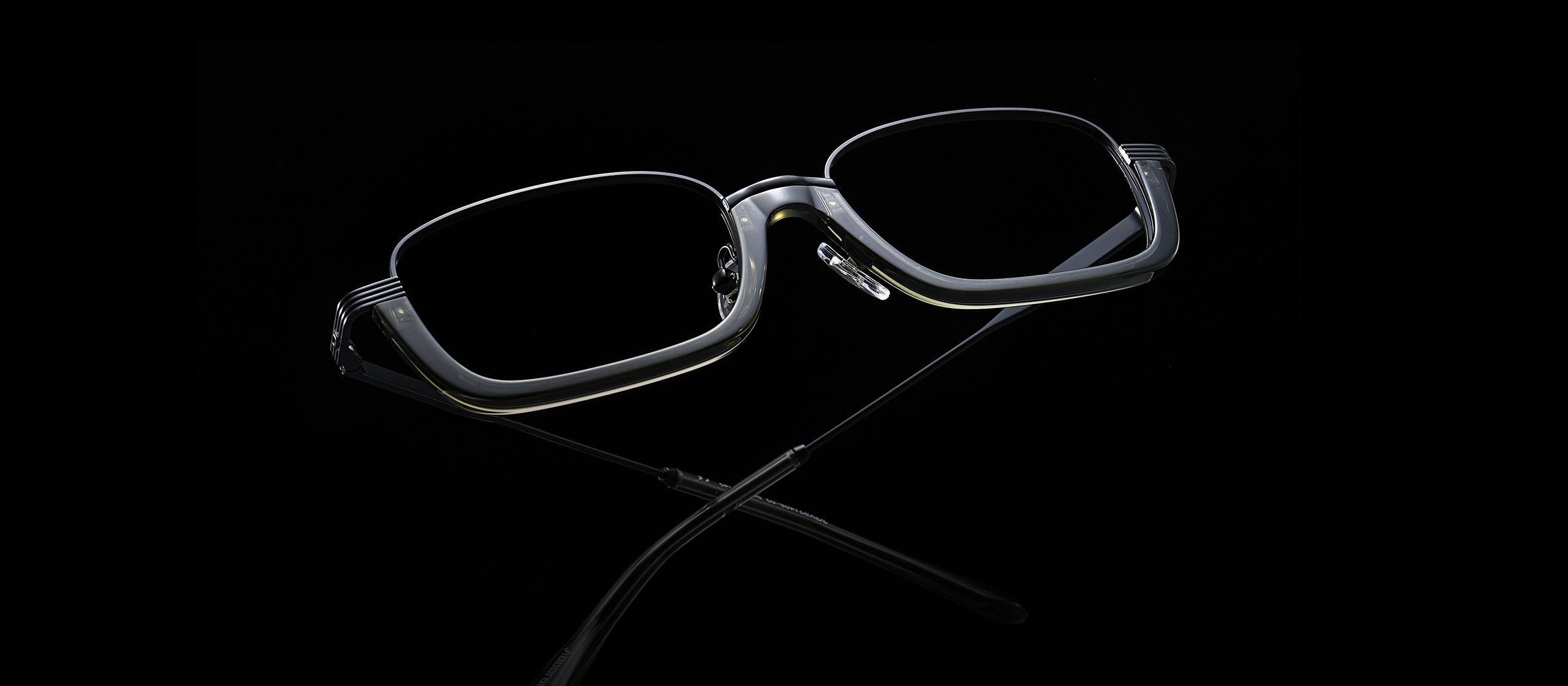 Visible Engineering Collection: Industrial minimalist glasses with hardware details, integrate deconstructed fashion into eyewear