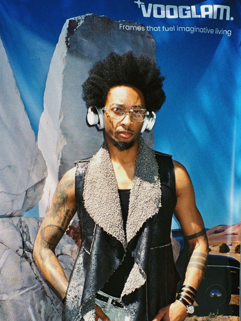 Vooglam designer glasses in real world: @desertinurban street smart outfit with unique vooglam x tombogo glassesr