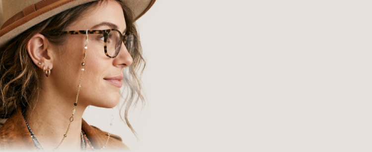 wearing Vooglam Moto Boho glasses Spacek in nomad life style