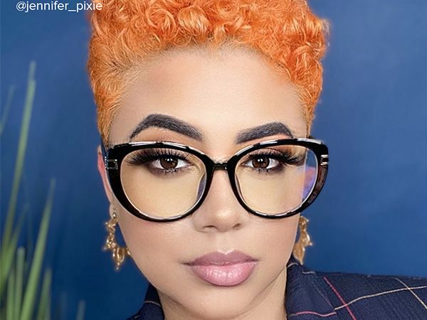 The trendy glasses for oval face shape