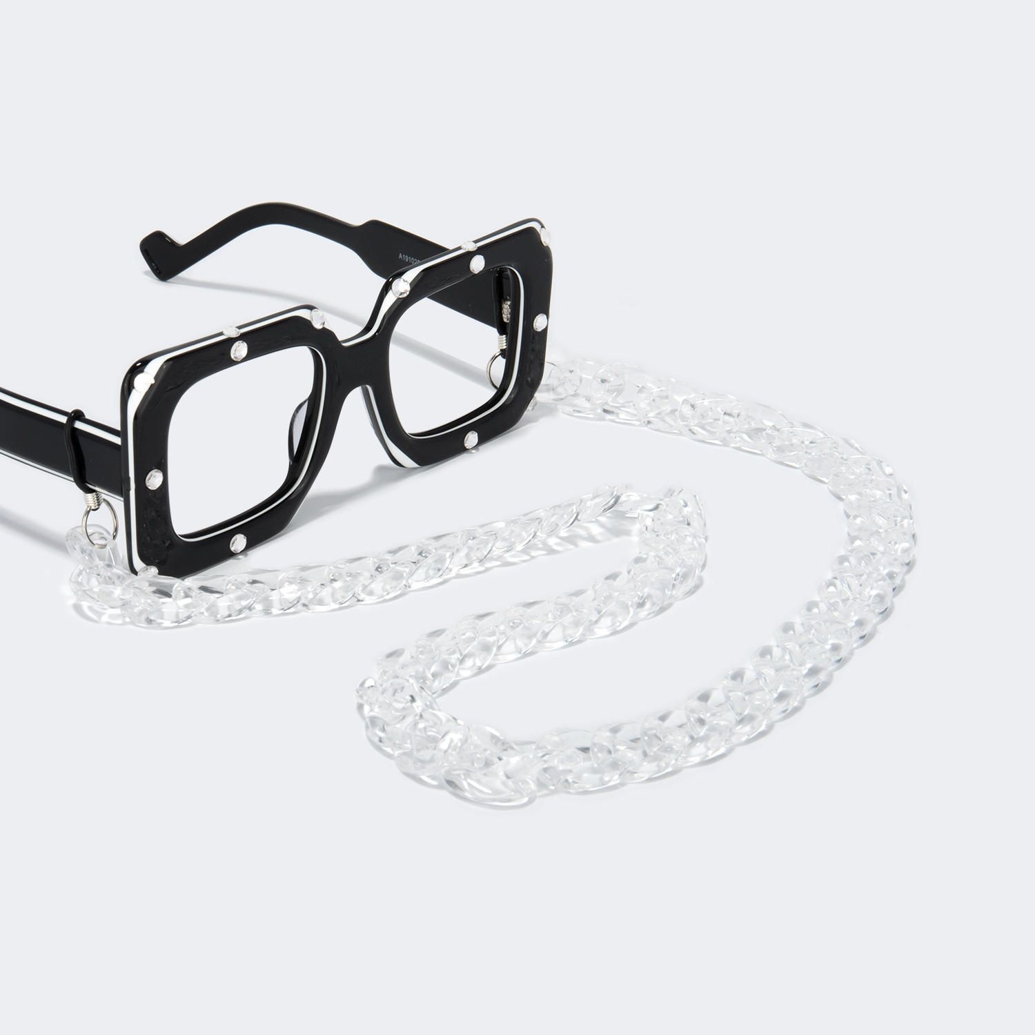 Twist Link Crystal Glasses Chains | Vooglam.com Angle View