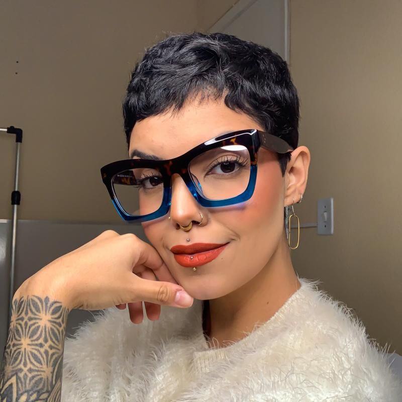 Vooglam review from @carolvilarica: This was my first order from Vooglam and I was so excited to receive my glasses today! They're cute, and light. I highly recommend them!