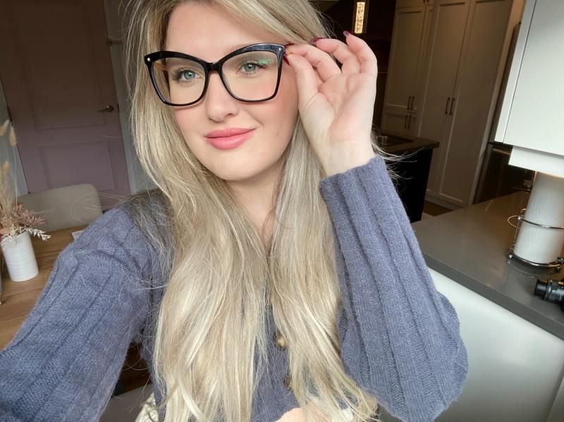 Vooglam review from marieskysky: I just started wearing prescription glasses and couldn't be happier with them. They are so comfortable sometimes I forget I have them on. I get a lot of compliments every time I wear them!