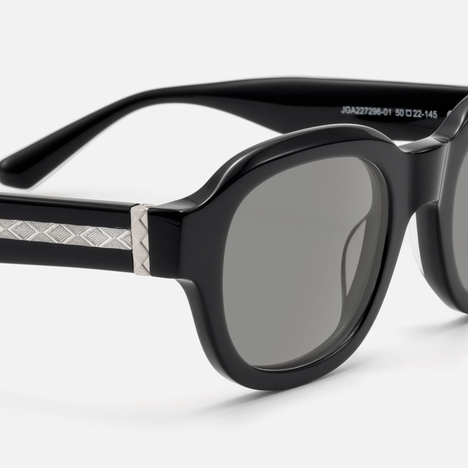 Eerie - Shiny Black Gray Tinted Diamond Sunnies | Vooglam Design Details