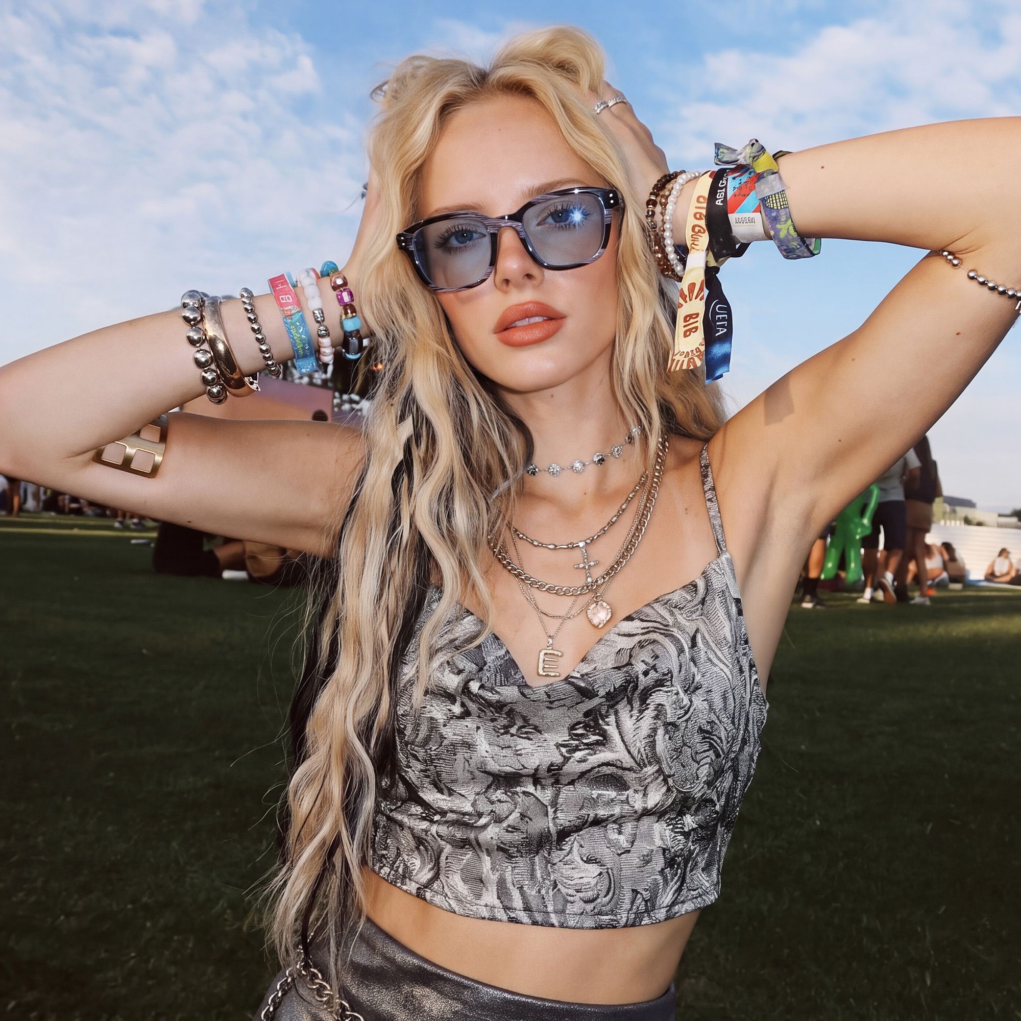 Vooglam Street Style in Real Life: Rainier - Dark Blue Horn Gradient Lens Shades by Vooglam