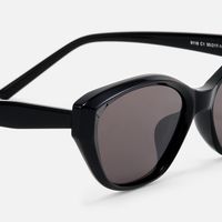 Strata - Geometric Black Sunglasses | Vooglam Design Details