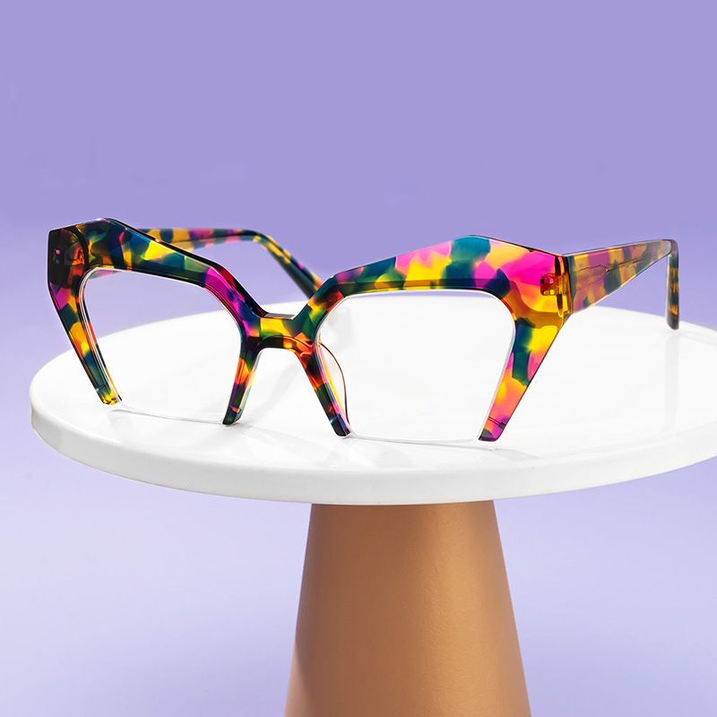 What are the most popular frames in fashion 2024