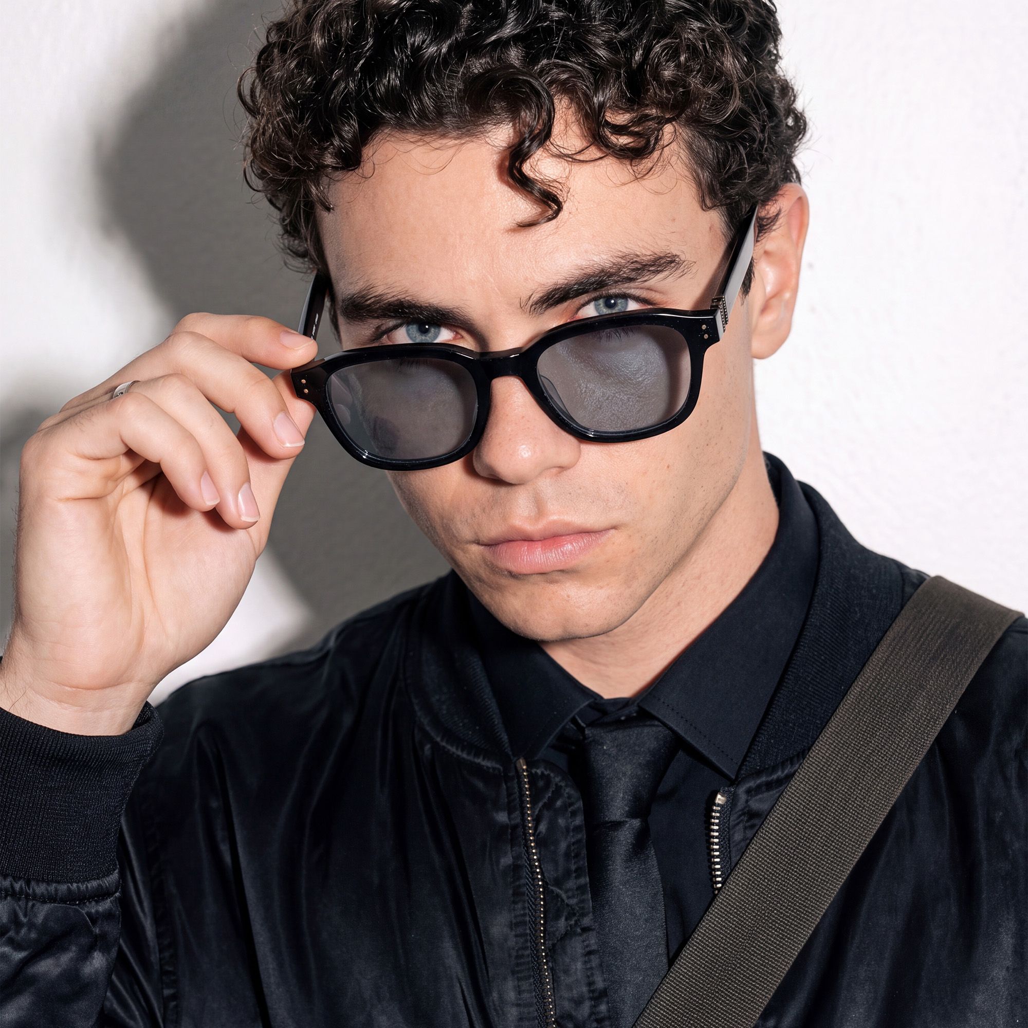 Vooglam Street Style in Real Life: Rainier - Dark Blue Horn Gradient Lens Shades by Vooglam