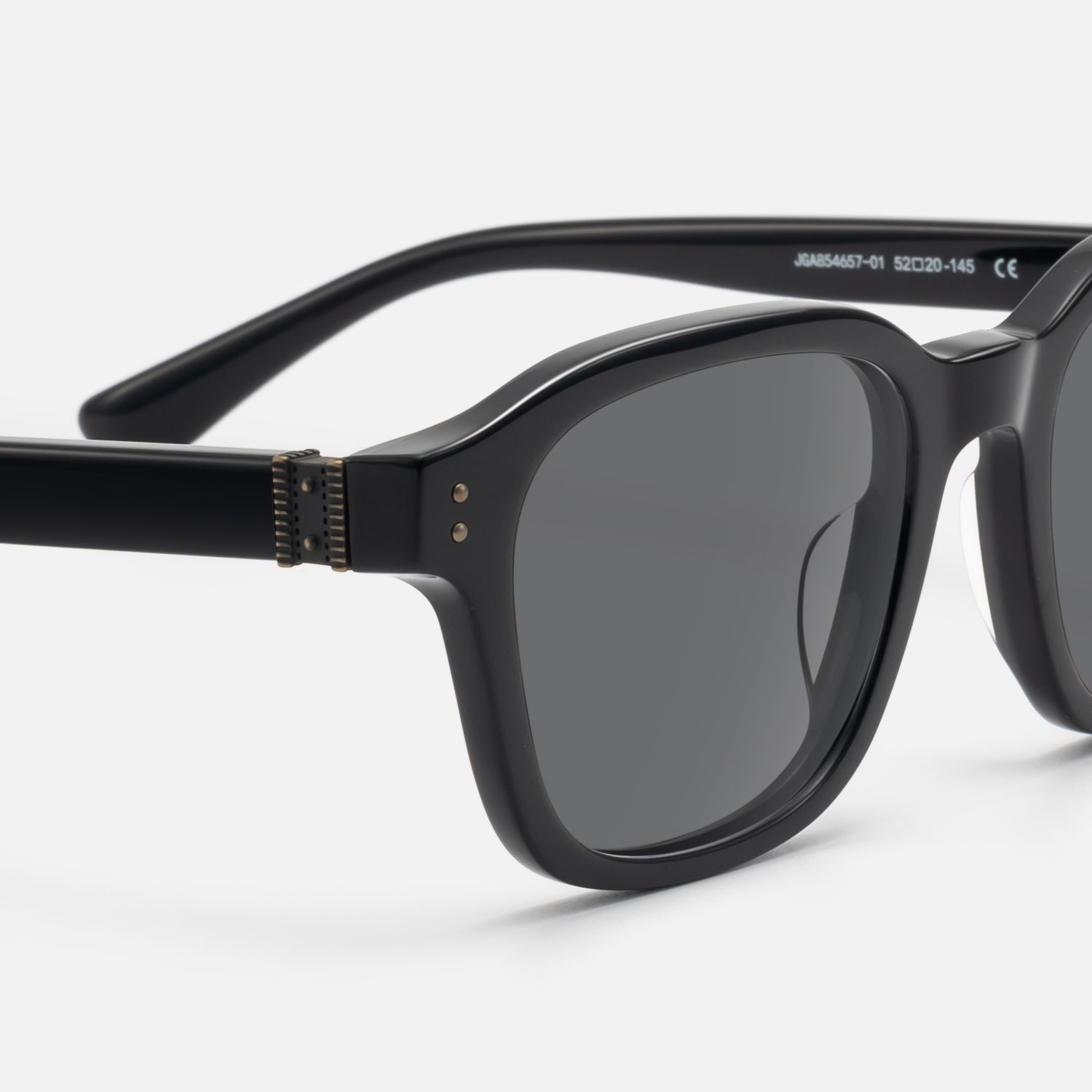 Rainier - Dark Gray Tint Black Zipper Sunnies | Vooglam Design Details