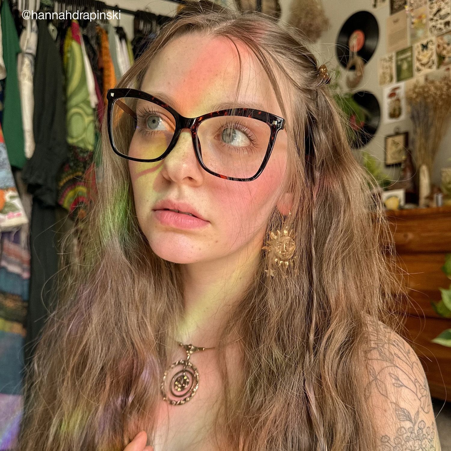 Real-world look of "Trendy Libby Tortoise Butterfly-Shaped Glasses | Vooglam" 1