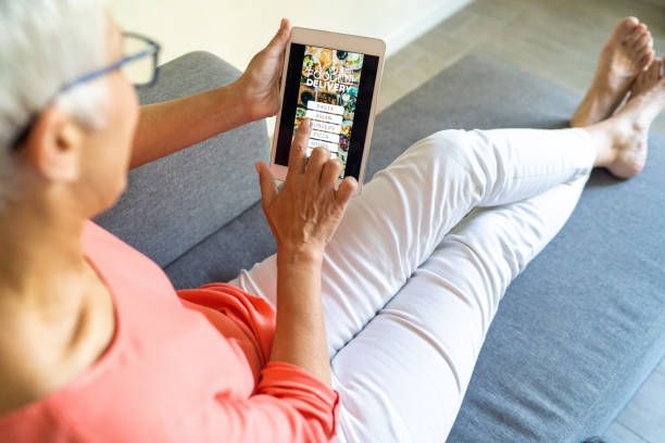 Which way is better to order glasses online and offline?